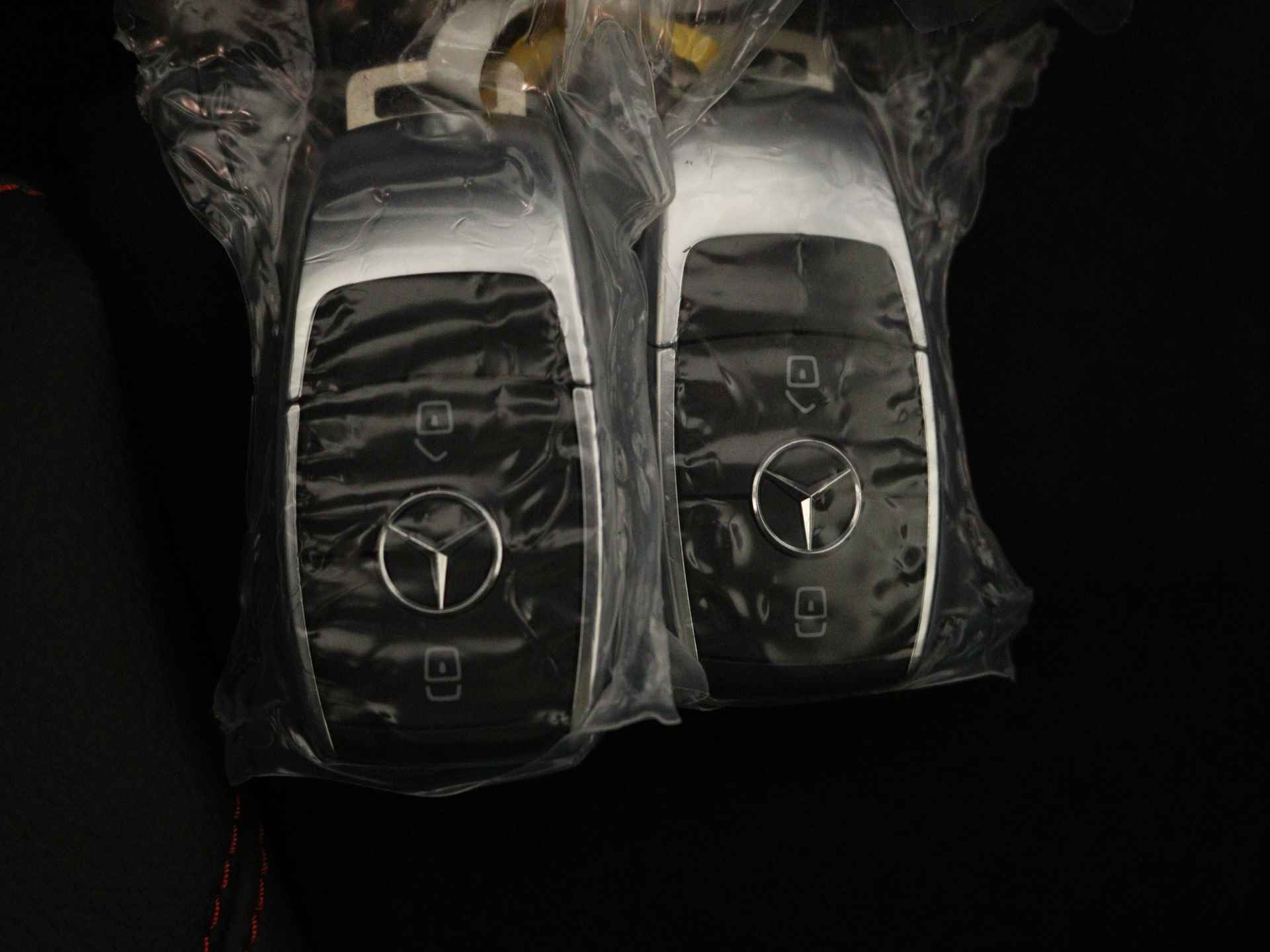 Mercedes-Benz A-Klasse 250 e AMG Line | Premium Plus Pack | Smartphone integratie | Panoramaschuifdak | Sfeerverlichting Extra USB-poorten | Dodehoekassistent | Parkeerpakket met 360°-camera | - 11/36