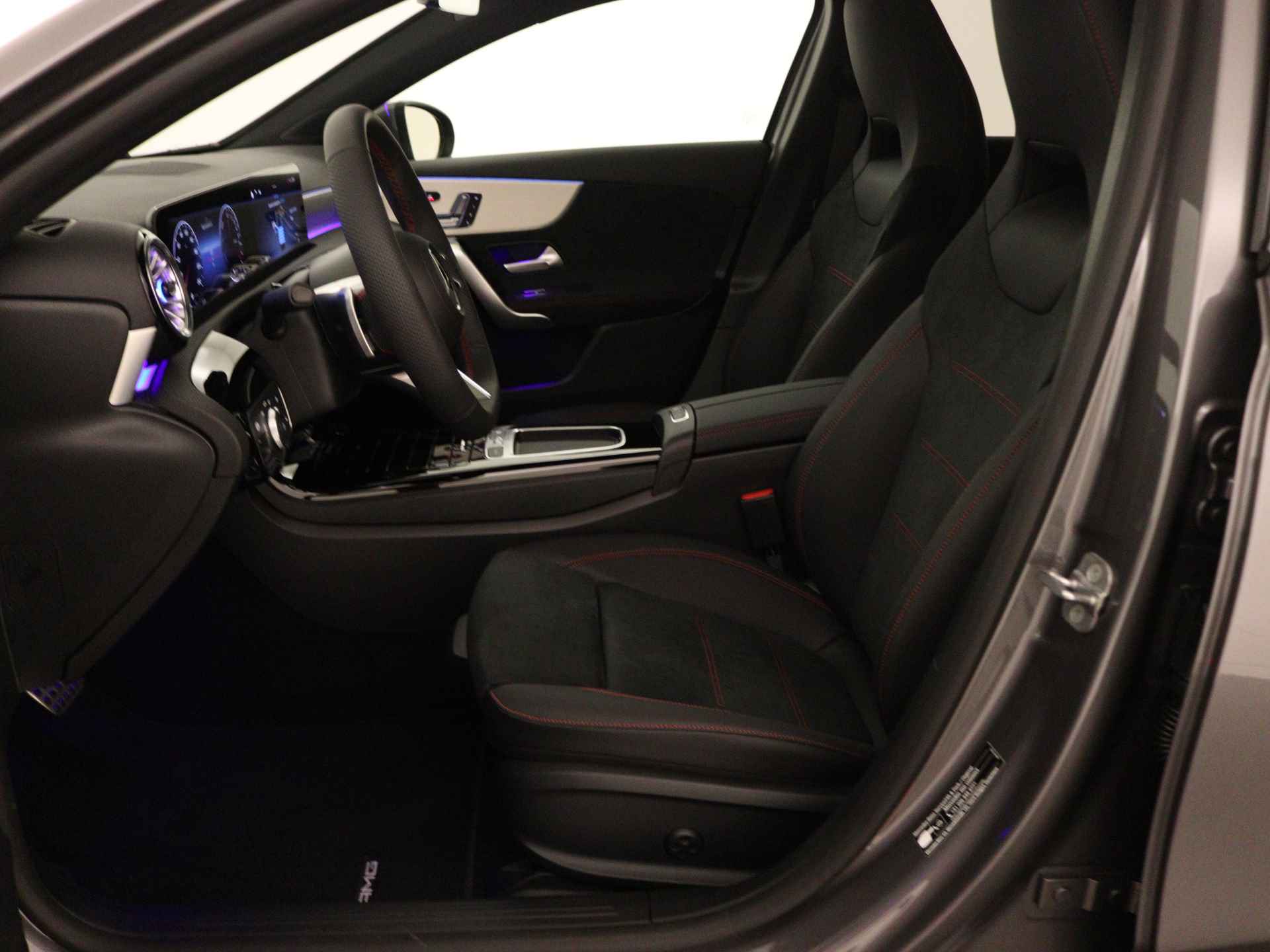Mercedes-Benz A-Klasse 250 e AMG Line | Premium Plus Pack | Smartphone integratie | Panoramaschuifdak | Sfeerverlichting Extra USB-poorten | Dodehoekassistent | Parkeerpakket met 360°-camera | - 15/36