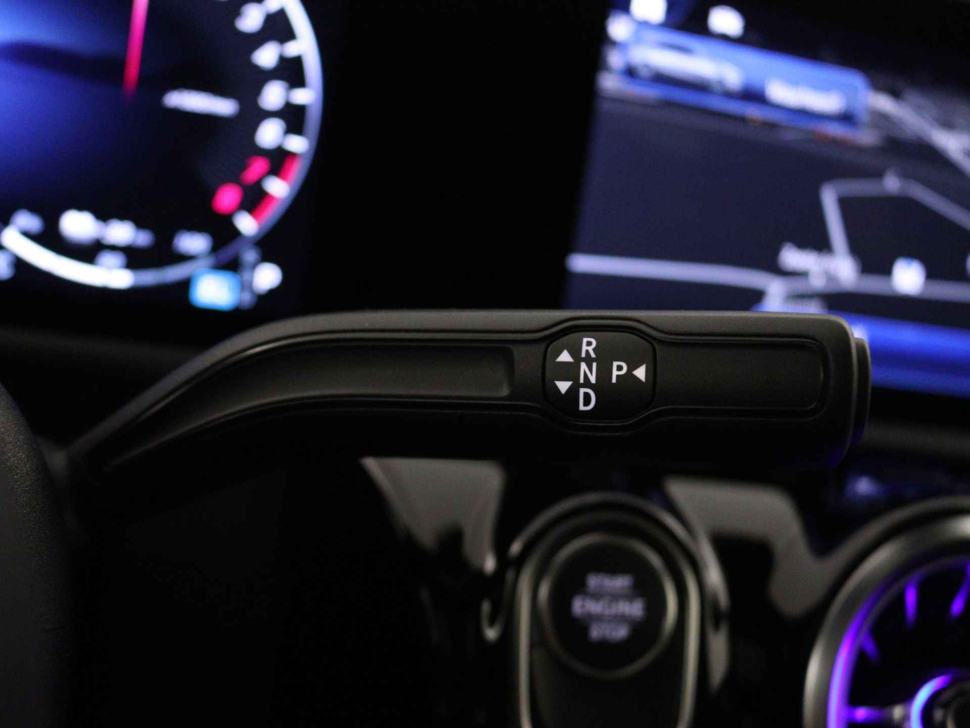 Mercedes-Benz A-Klasse 250 e AMG Line | Premium Plus Pack | Smartphone integratie | Panoramaschuifdak | Sfeerverlichting Extra USB-poorten | Dodehoekassistent | Parkeerpakket met 360°-camera | - 21/36
