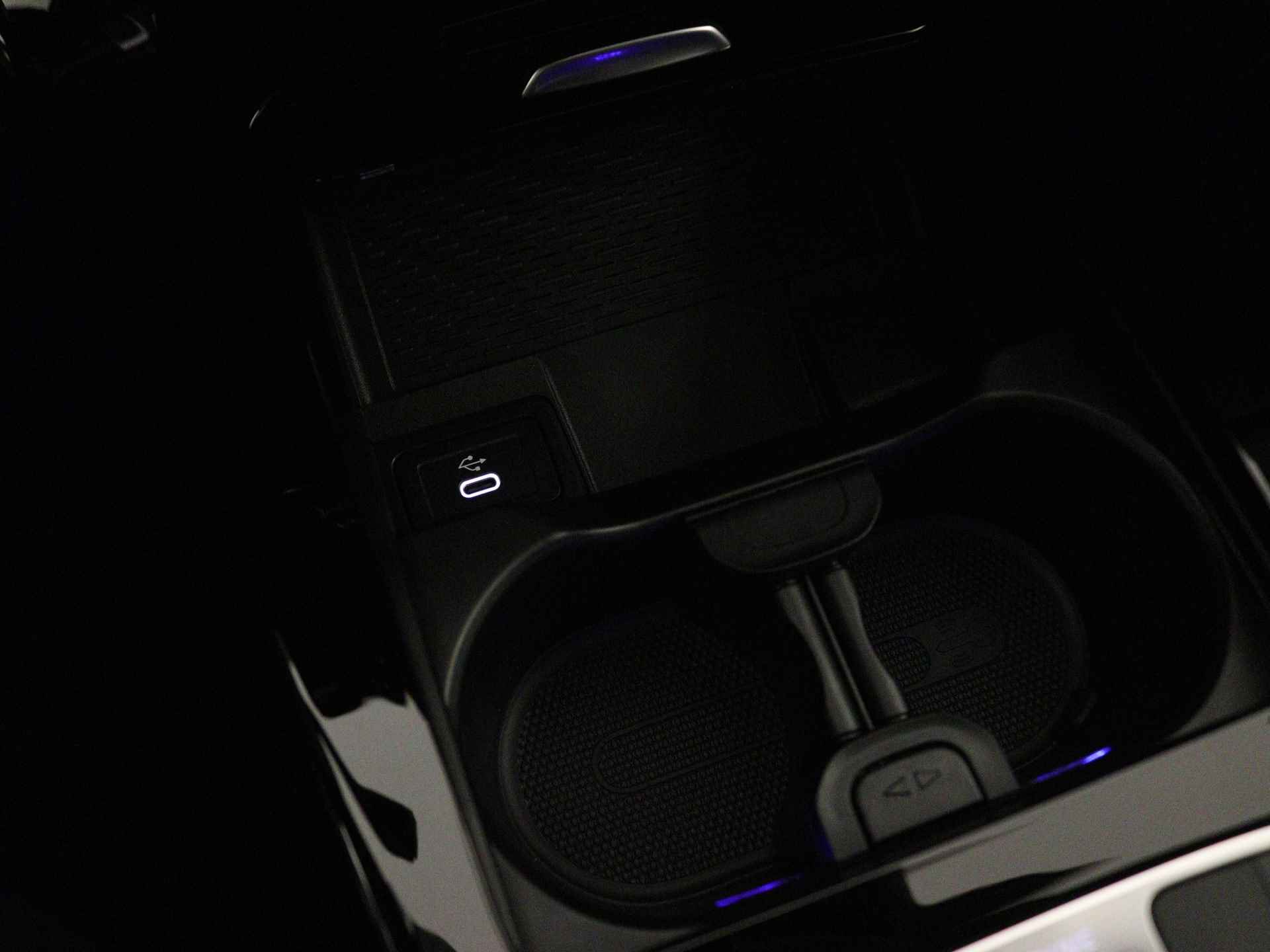 Mercedes-Benz A-Klasse 250 e AMG Line | Premium Plus Pack | Smartphone integratie | Panoramaschuifdak | Sfeerverlichting Extra USB-poorten | Dodehoekassistent | Parkeerpakket met 360°-camera | - 30/36