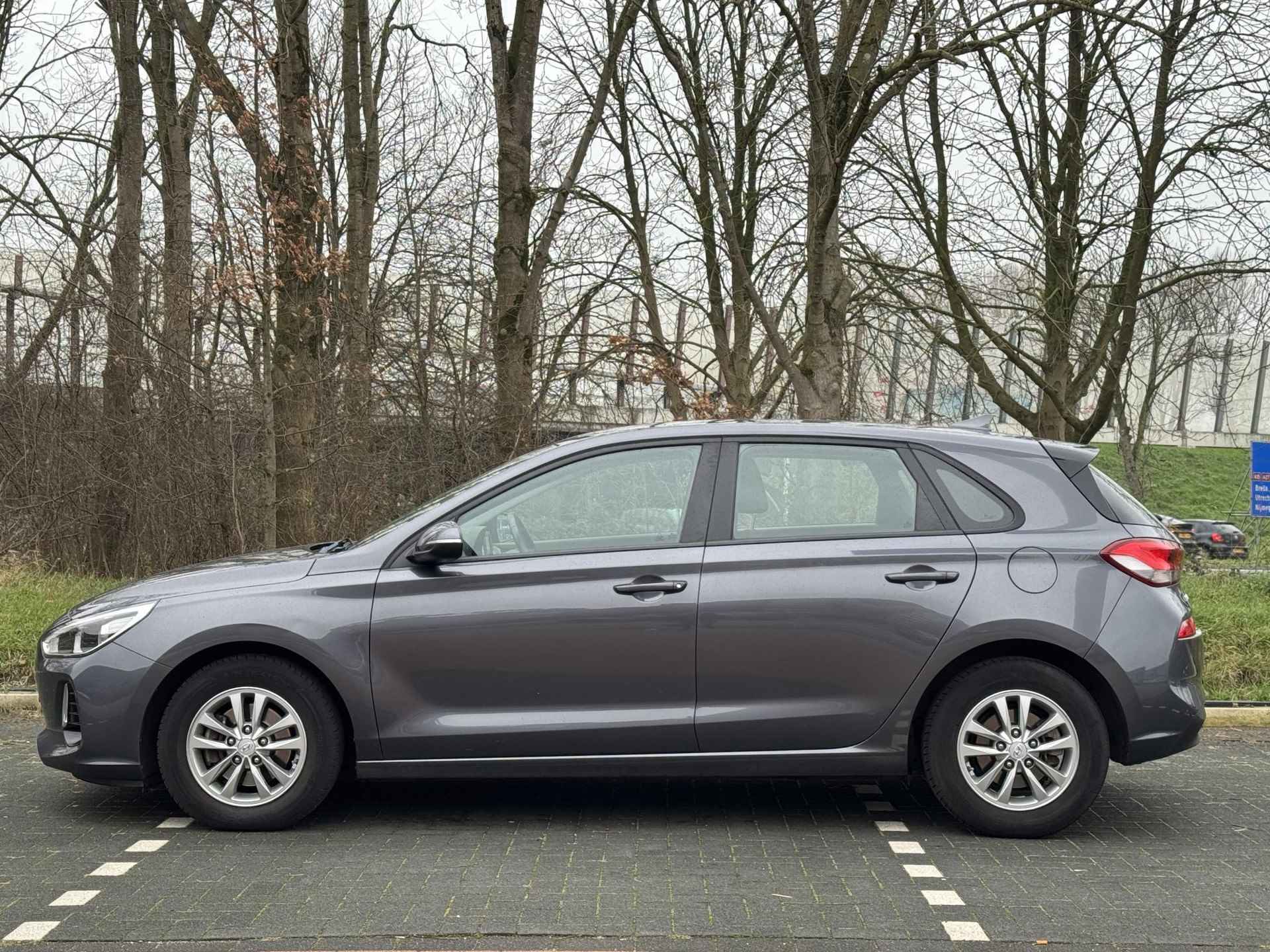 Hyundai i30 1.0 T-GDI 120 PK Comfort | Achteruitrijcamera | Ingebouwde navigatie | Volledig dealer onderhouden | - 4/38