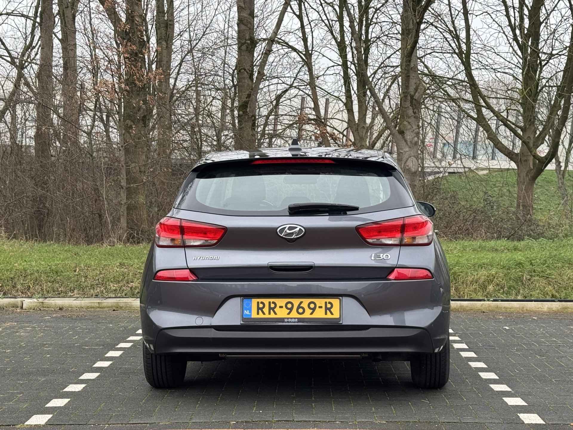 Hyundai i30 1.0 T-GDI 120 PK Comfort | Achteruitrijcamera | Ingebouwde navigatie | Volledig dealer onderhouden | - 7/38