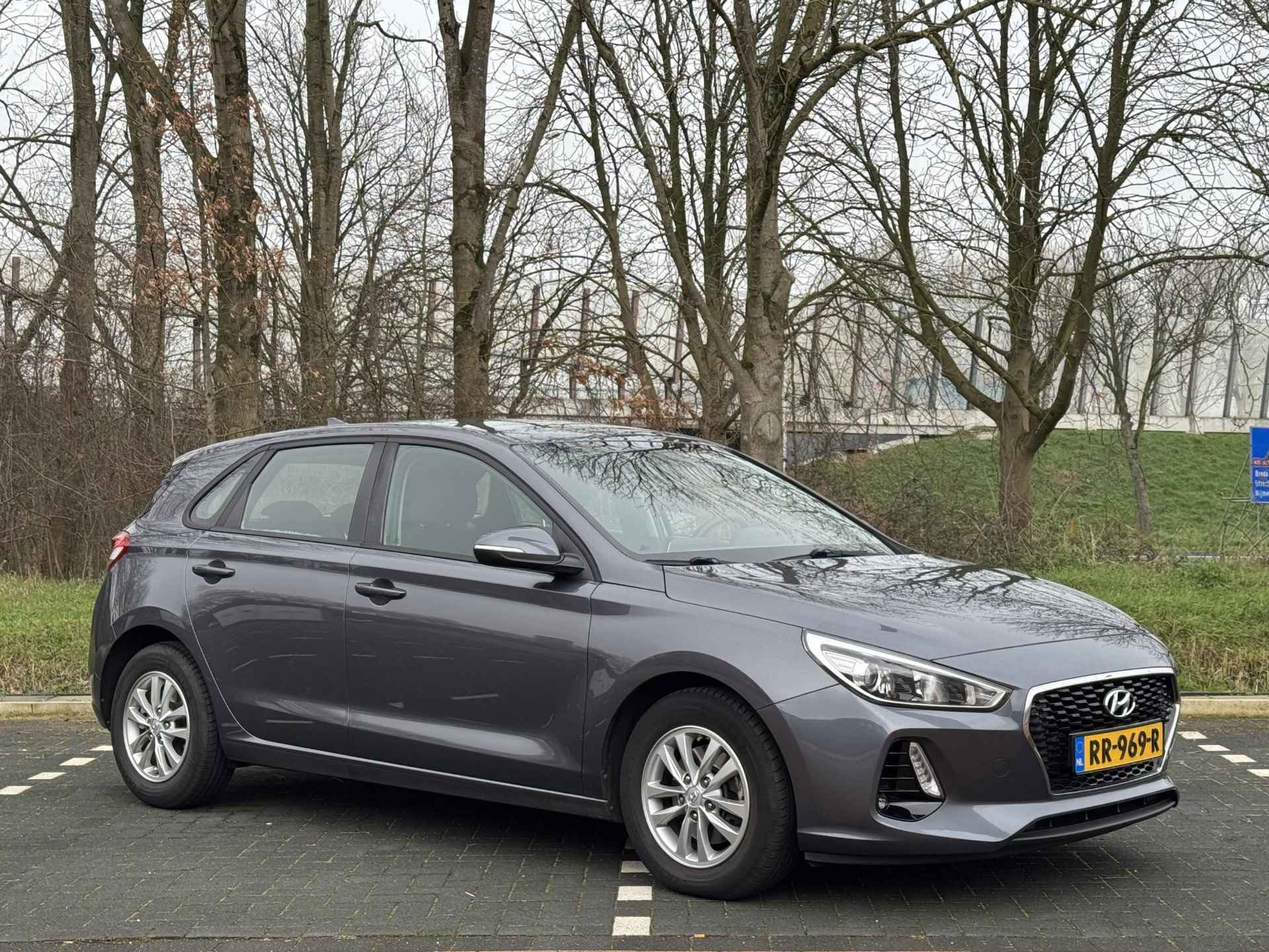 Hyundai i30 1.0 T-GDI 120 PK Comfort | Achteruitrijcamera | Ingebouwde navigatie | Volledig dealer onderhouden | - 8/38