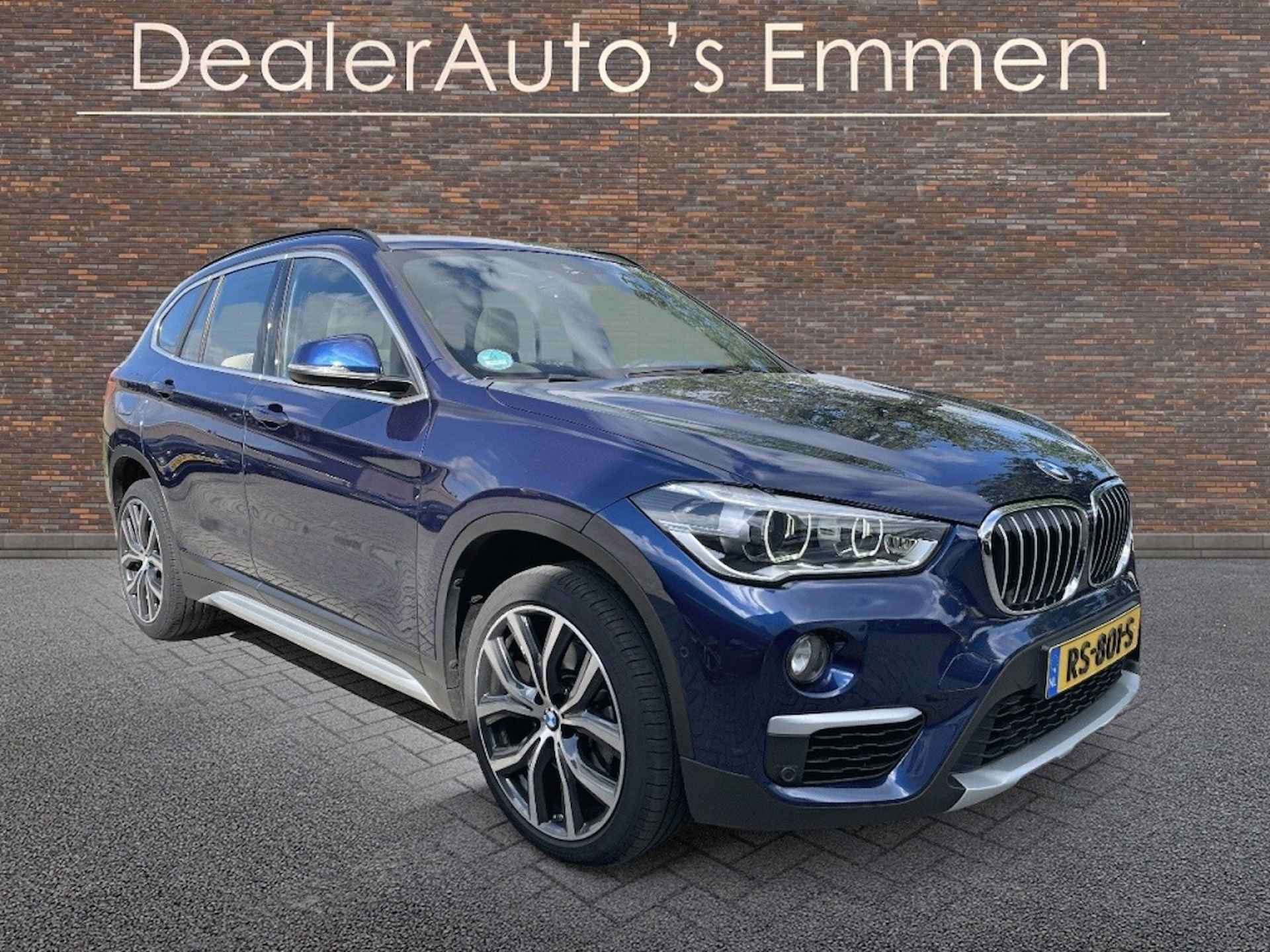 Bmw X1 20i 192PK LEDER PANODAK SPORTSTOELEN NAVIGATIE - 2/15