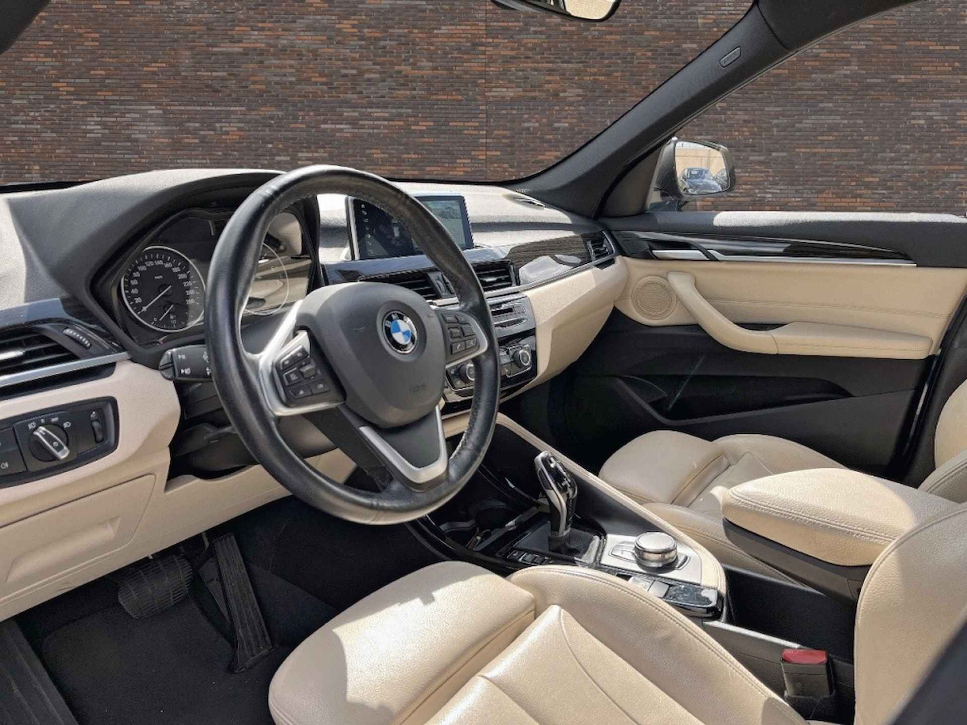 Bmw X1 20i 192PK LEDER PANODAK SPORTSTOELEN NAVIGATIE - 6/15