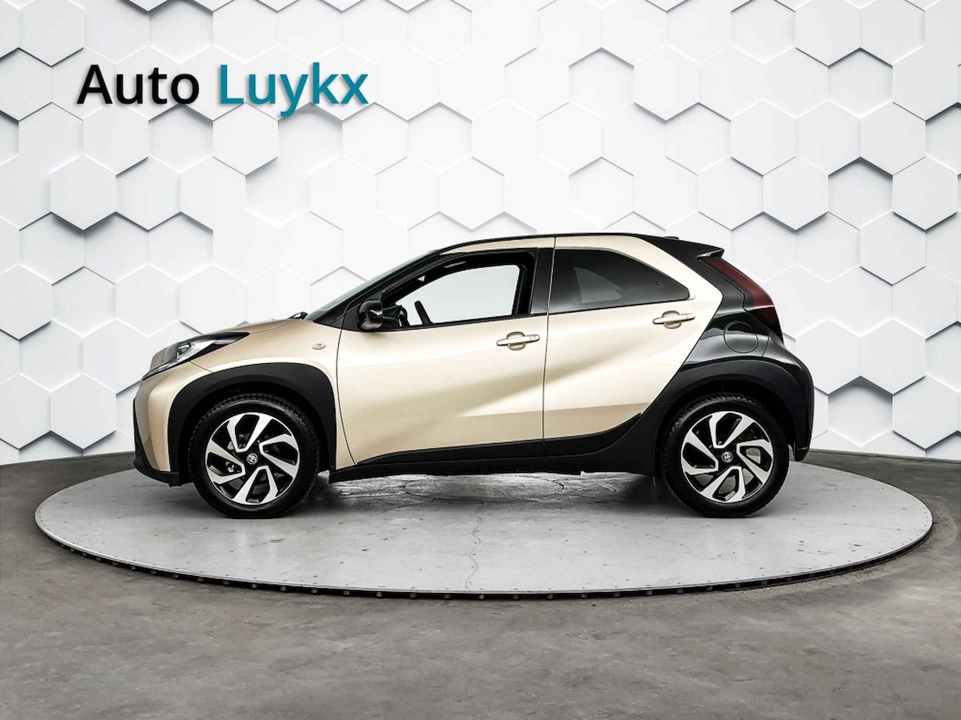 Toyota Aygo X 1.0 Pulse | 17'' L.M. Velgen | Adaptieve Cruise Control | App Connect - 2/35