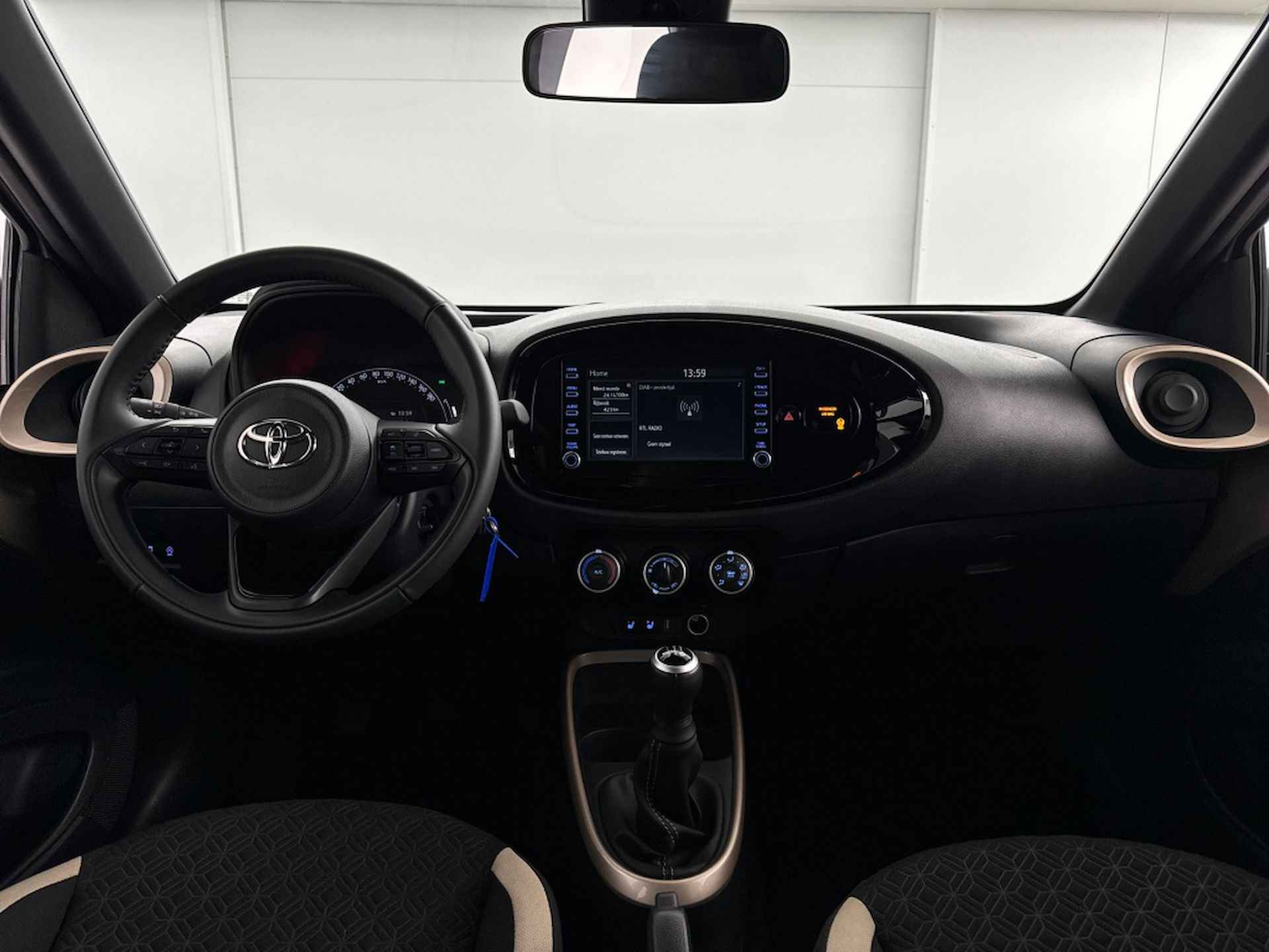 Toyota Aygo X 1.0 Pulse | 17'' L.M. Velgen | Adaptieve Cruise Control | App Connect - 4/35