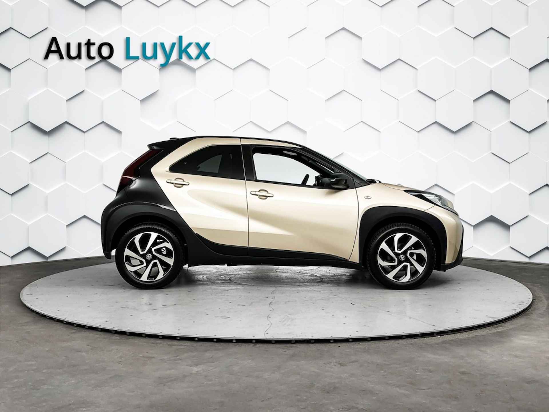 Toyota Aygo X 1.0 Pulse | 17'' L.M. Velgen | Adaptieve Cruise Control | App Connect - 10/35