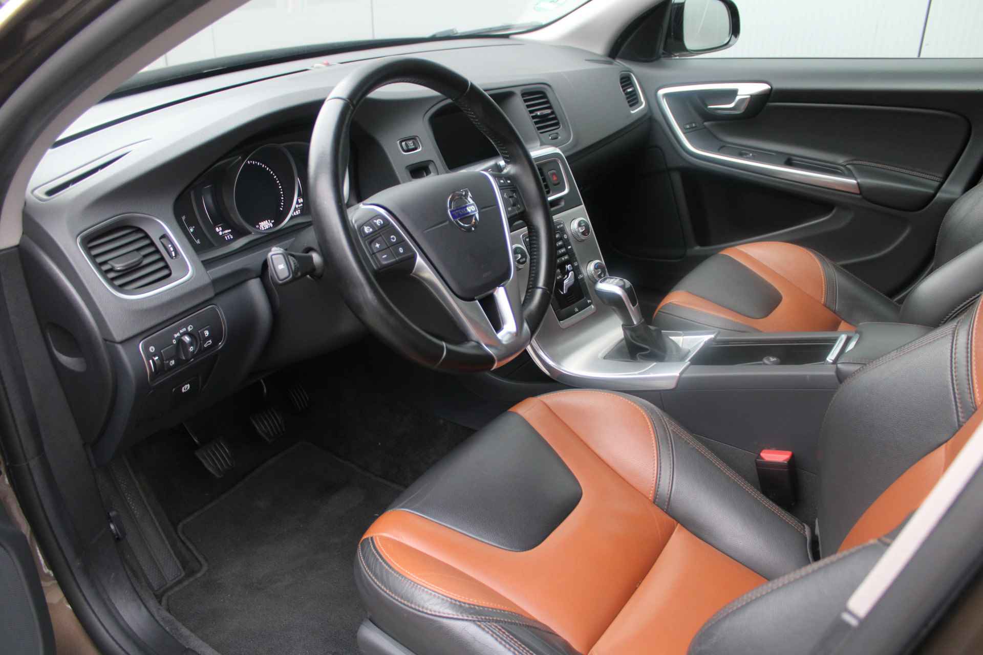 Volvo V60 Cross Country D3 Nordic+ | Sportstoelen | Trekhaak | El. Verstelbare voorstoelen | - 6/27