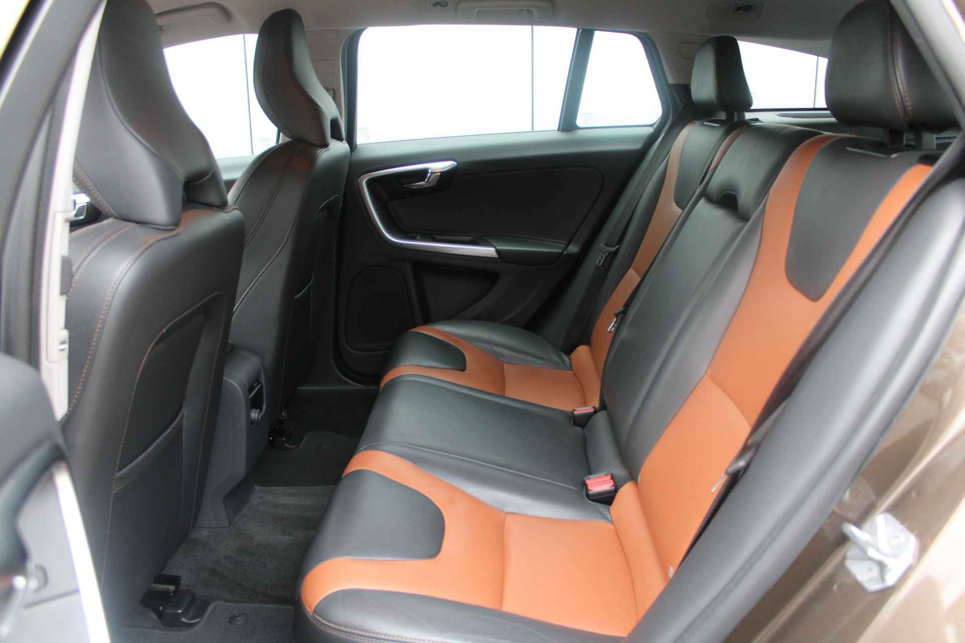 Volvo V60 Cross Country D3 Nordic+ | Sportstoelen | Trekhaak | El. Verstelbare voorstoelen | - 8/27