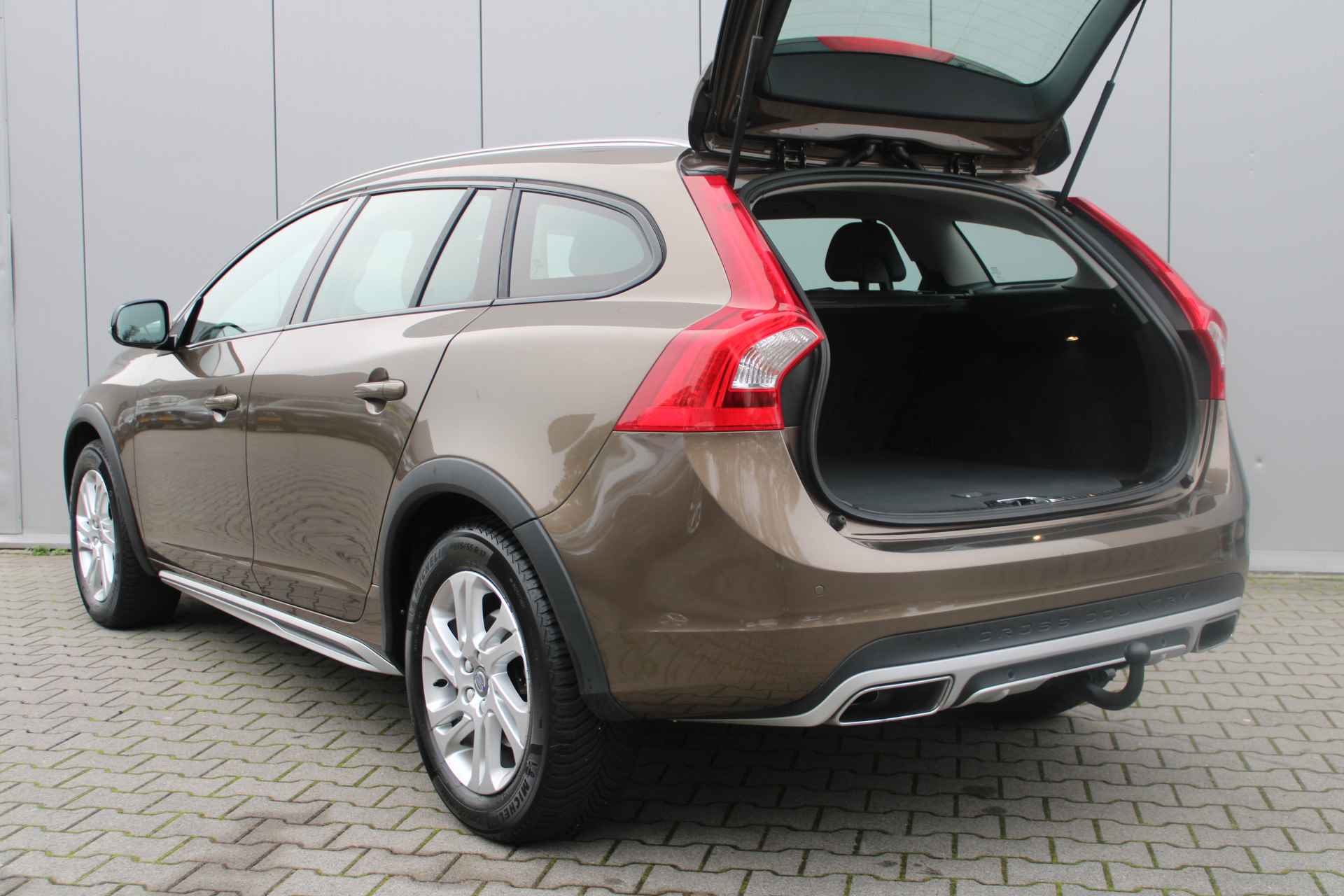 Volvo V60 Cross Country D3 Nordic+ | Sportstoelen | Trekhaak | El. Verstelbare voorstoelen | - 19/27