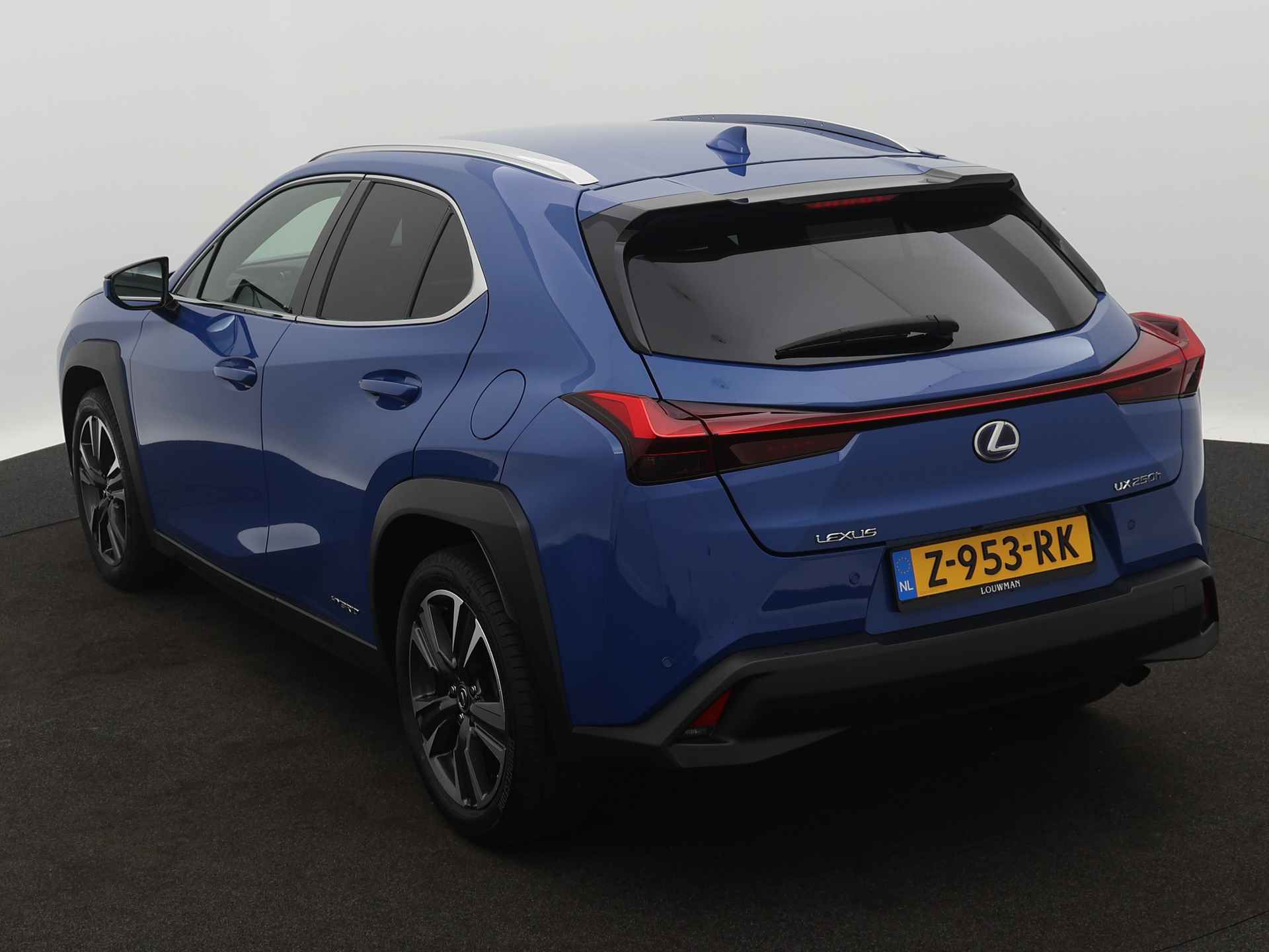 Lexus UX 250h Business Line Limited | Parkeersensoren | LM velgen | Camera | Stoel en stuurwiel verwarmd | - 17/45