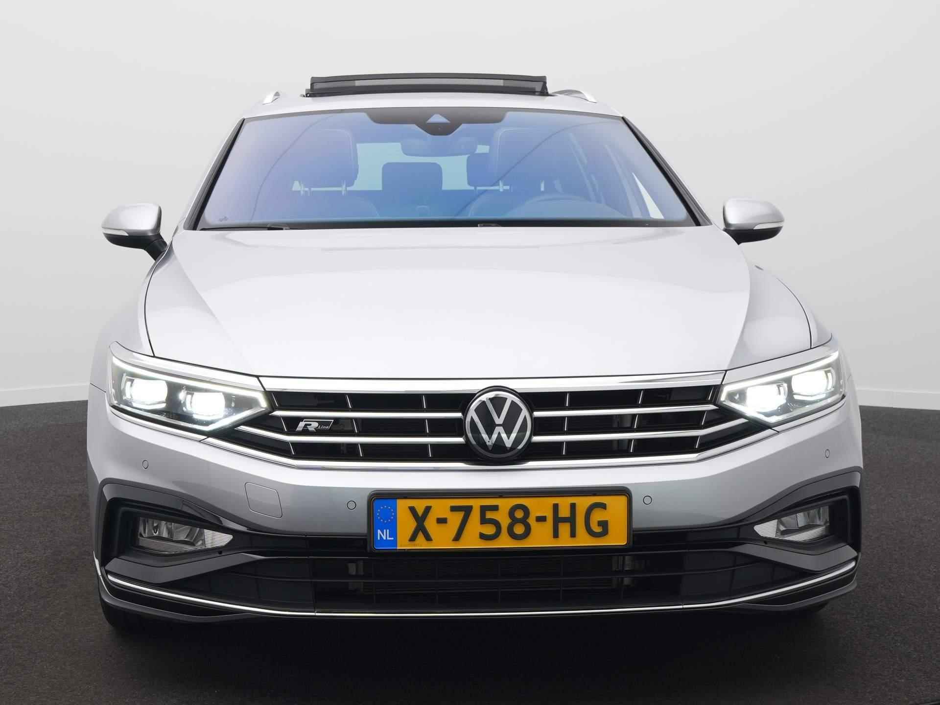 Volkswagen Passat Variant 1.5 TSI R-Line Business DSG / Panodak / Elek. Trekhaak / Leer / Harman-Kardon - 2/62