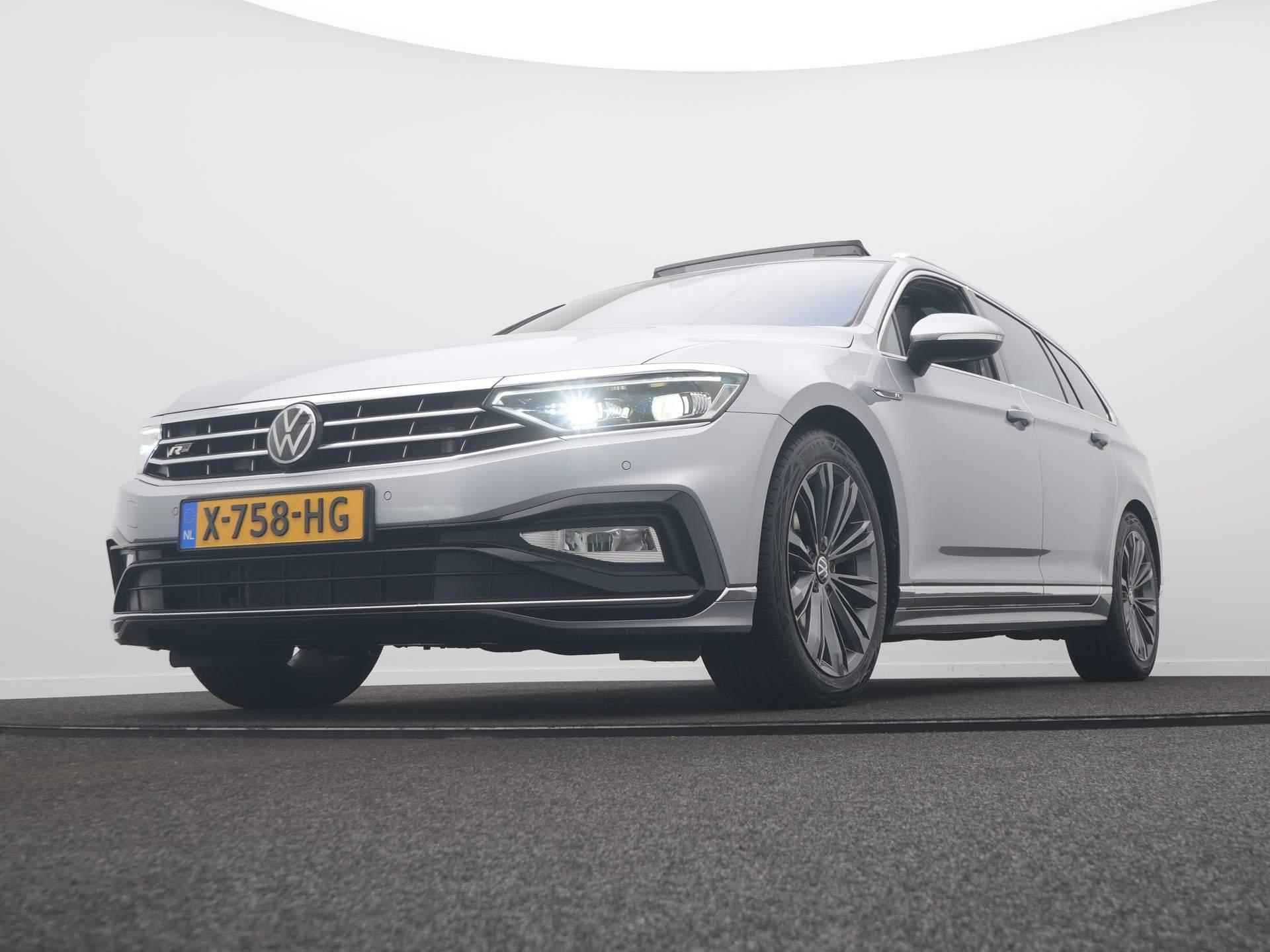 Volkswagen Passat Variant 1.5 TSI R-Line Business DSG / Panodak / Elek. Trekhaak / Leer / Harman-Kardon - 9/62