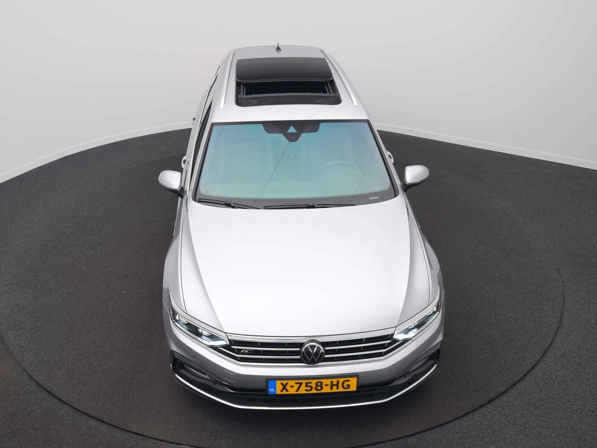 Volkswagen Passat Variant 1.5 TSI R-Line Business DSG / Panodak / Elek. Trekhaak / Leer / Harman-Kardon - 11/62