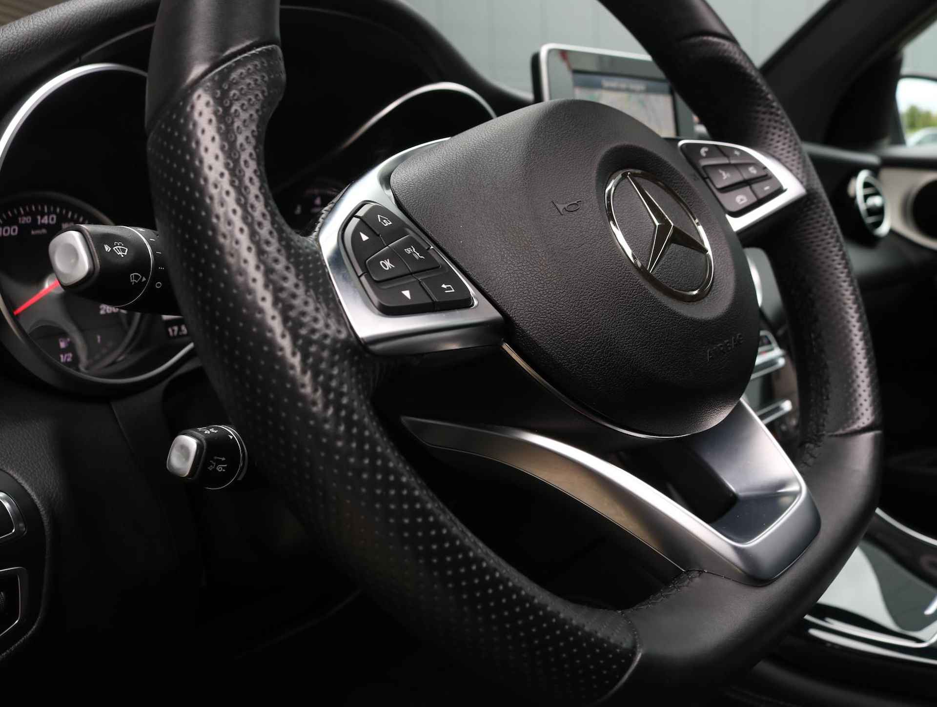 Mercedes-Benz GLC Coupé 250 4MATIC AMG Line | Distronic | Schuifdak | Camera | - 12/25