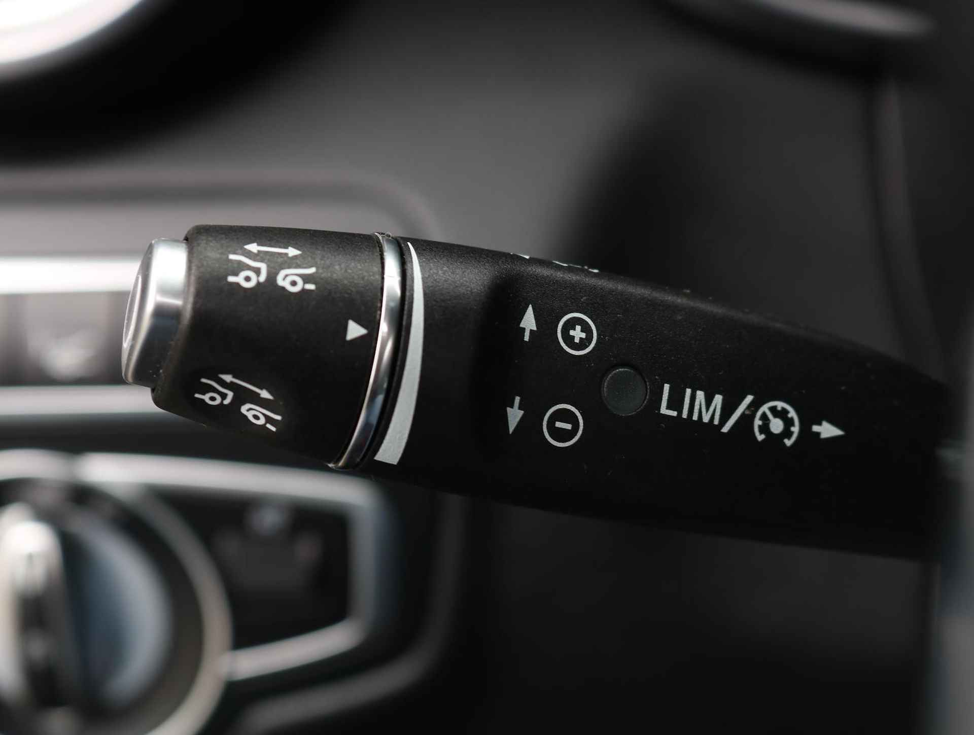 Mercedes-Benz GLC Coupé 250 4MATIC AMG Line | Distronic | Schuifdak | Camera | - 13/25