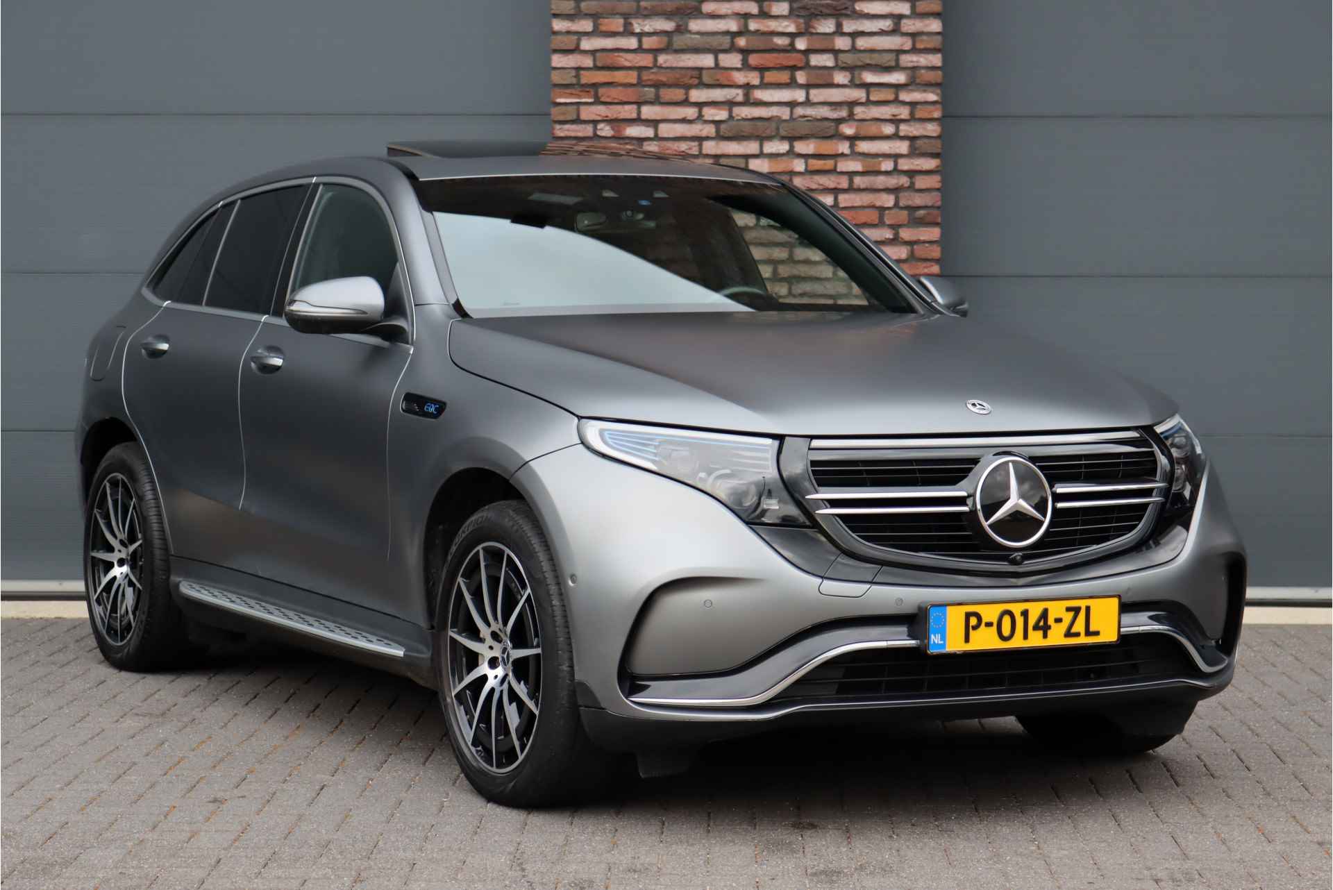 Mercedes-Benz EQC 400 4MATIC Premium+ 80 kWh | 'MANUFAKTUR' | Schuifdak | Distronic+ | Burmester | Memory | Trekhaak | Parfumering | Keyless Go | Surround Camera | HUD | Multibeam LED | - 4/49