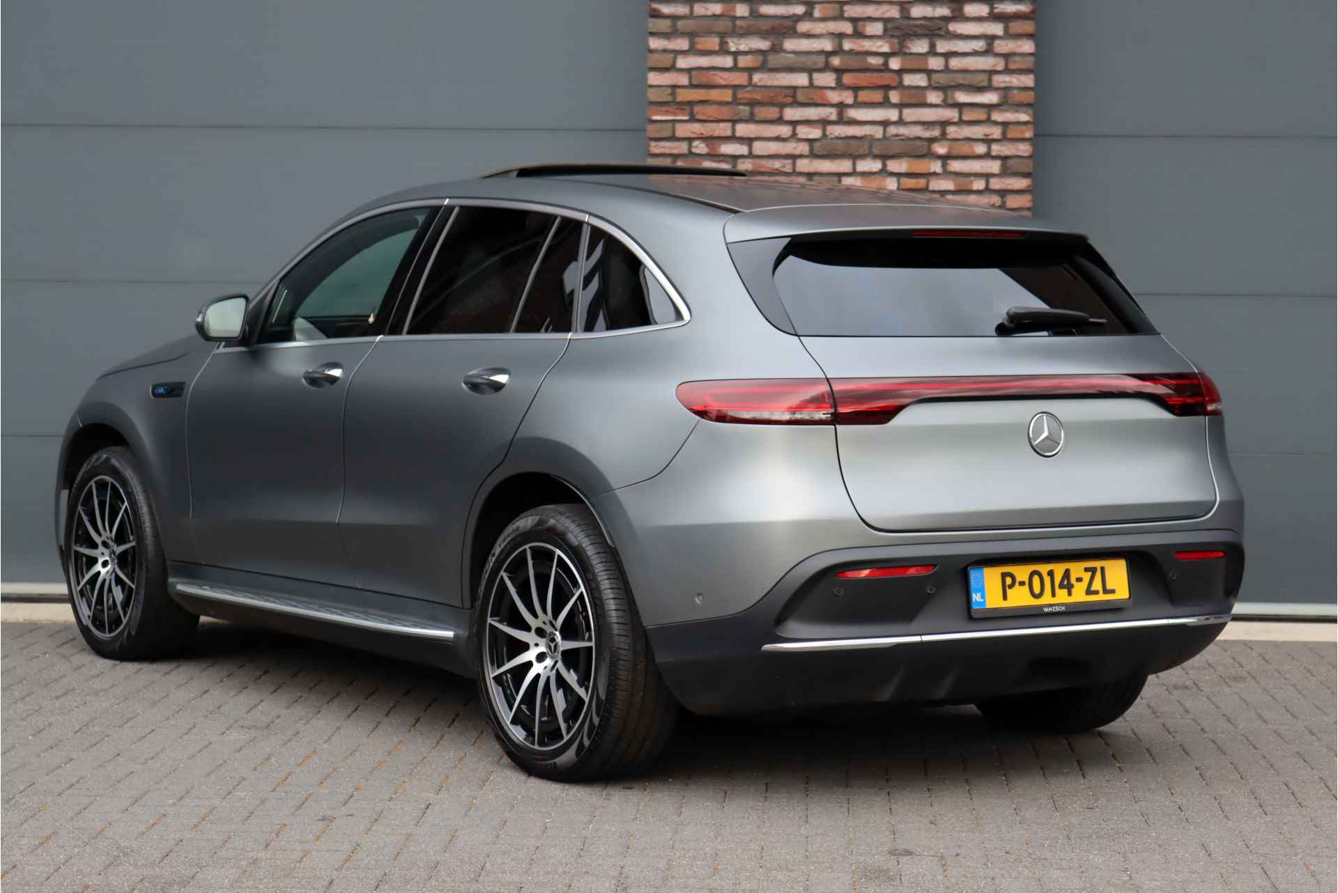 Mercedes-Benz EQC 400 4MATIC Premium+ 80 kWh | 'MANUFAKTUR' | Schuifdak | Distronic+ | Burmester | Memory | Trekhaak | Parfumering | Keyless Go | Surround Camera | HUD | Multibeam LED | - 6/49