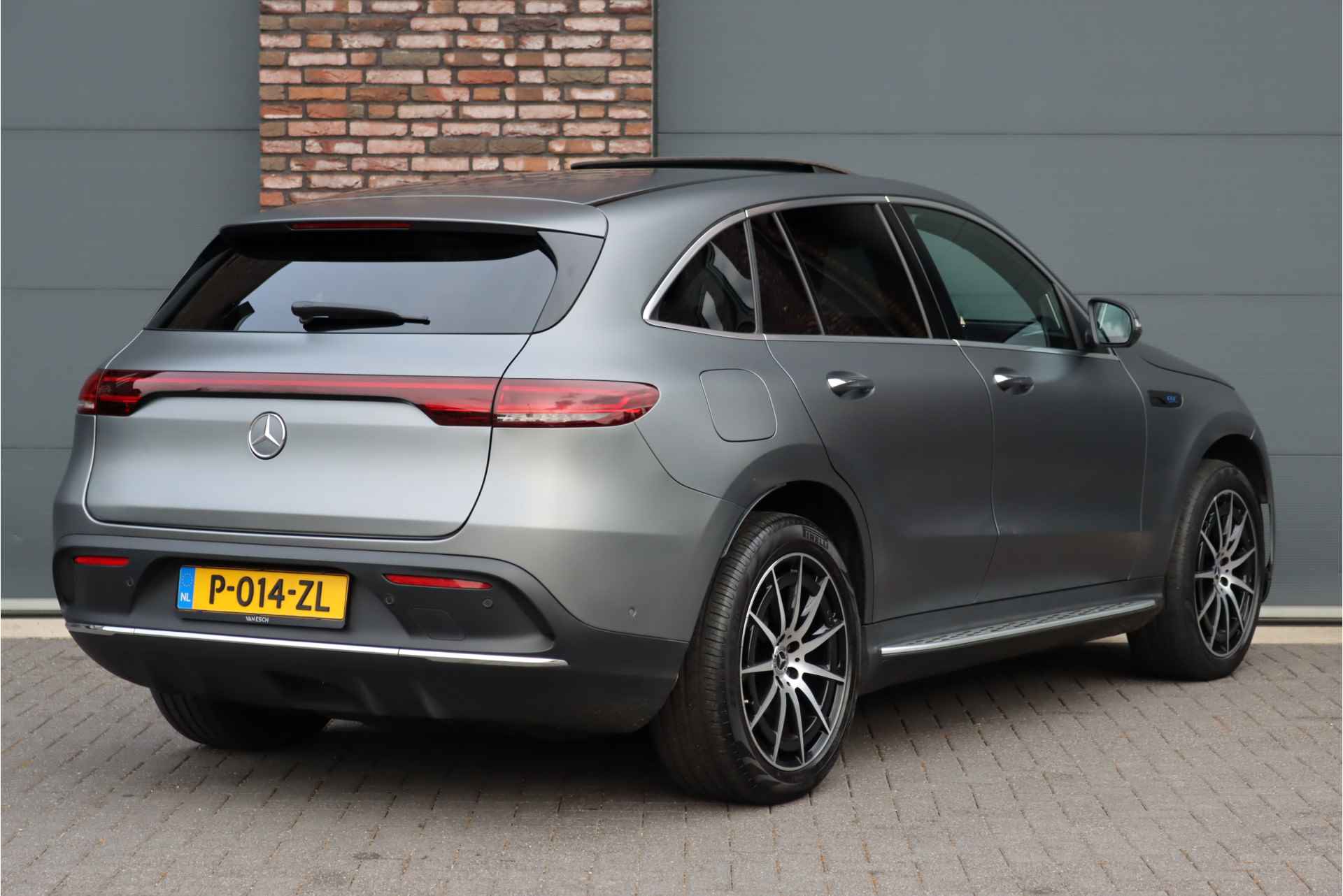 Mercedes-Benz EQC 400 4MATIC Premium+ 80 kWh | 'MANUFAKTUR' | Schuifdak | Distronic+ | Burmester | Memory | Trekhaak | Parfumering | Keyless Go | Surround Camera | HUD | Multibeam LED | - 8/49