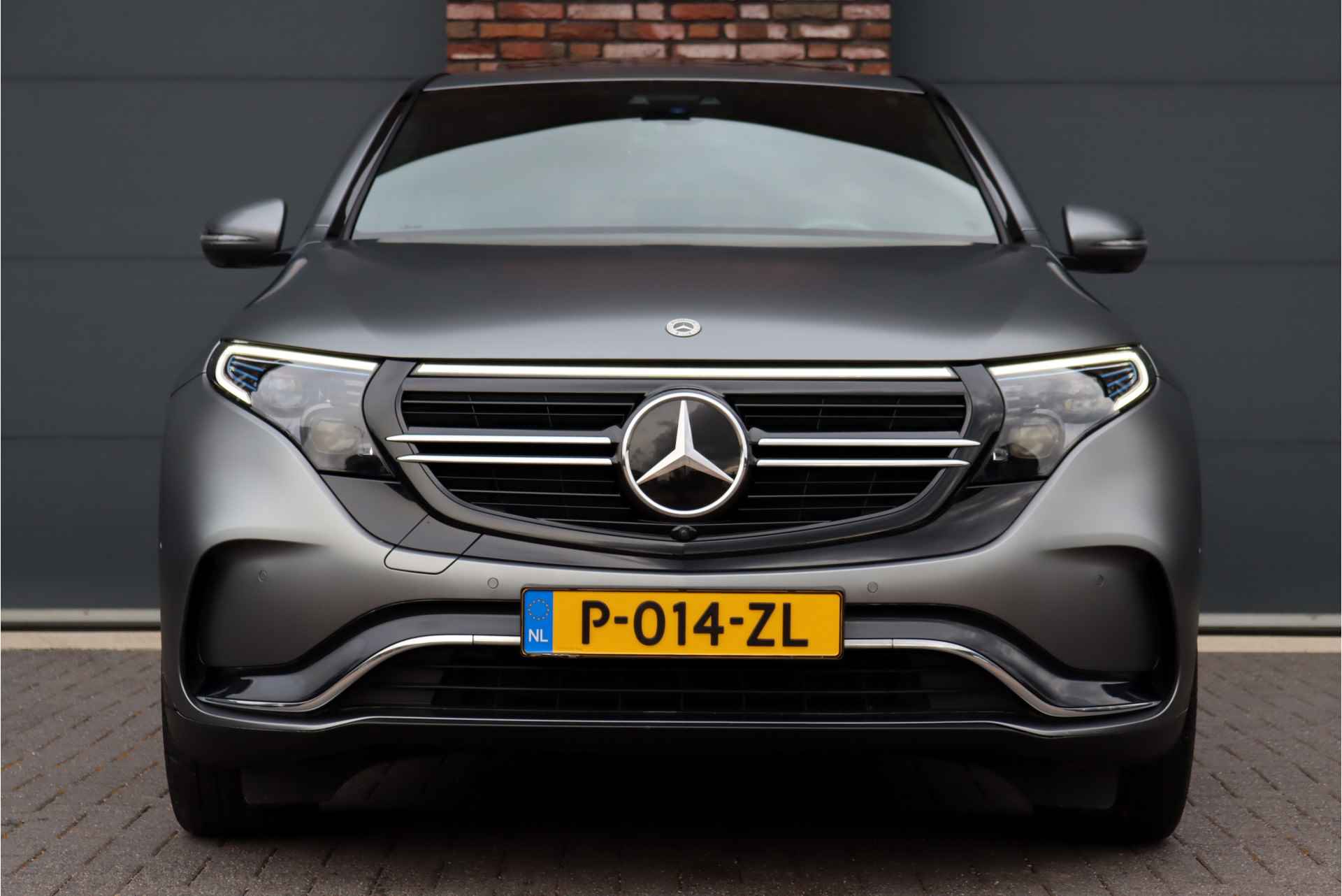 Mercedes-Benz EQC 400 4MATIC Premium+ 80 kWh | 'MANUFAKTUR' | Schuifdak | Distronic+ | Burmester | Memory | Trekhaak | Parfumering | Keyless Go | Surround Camera | HUD | Multibeam LED | - 14/49