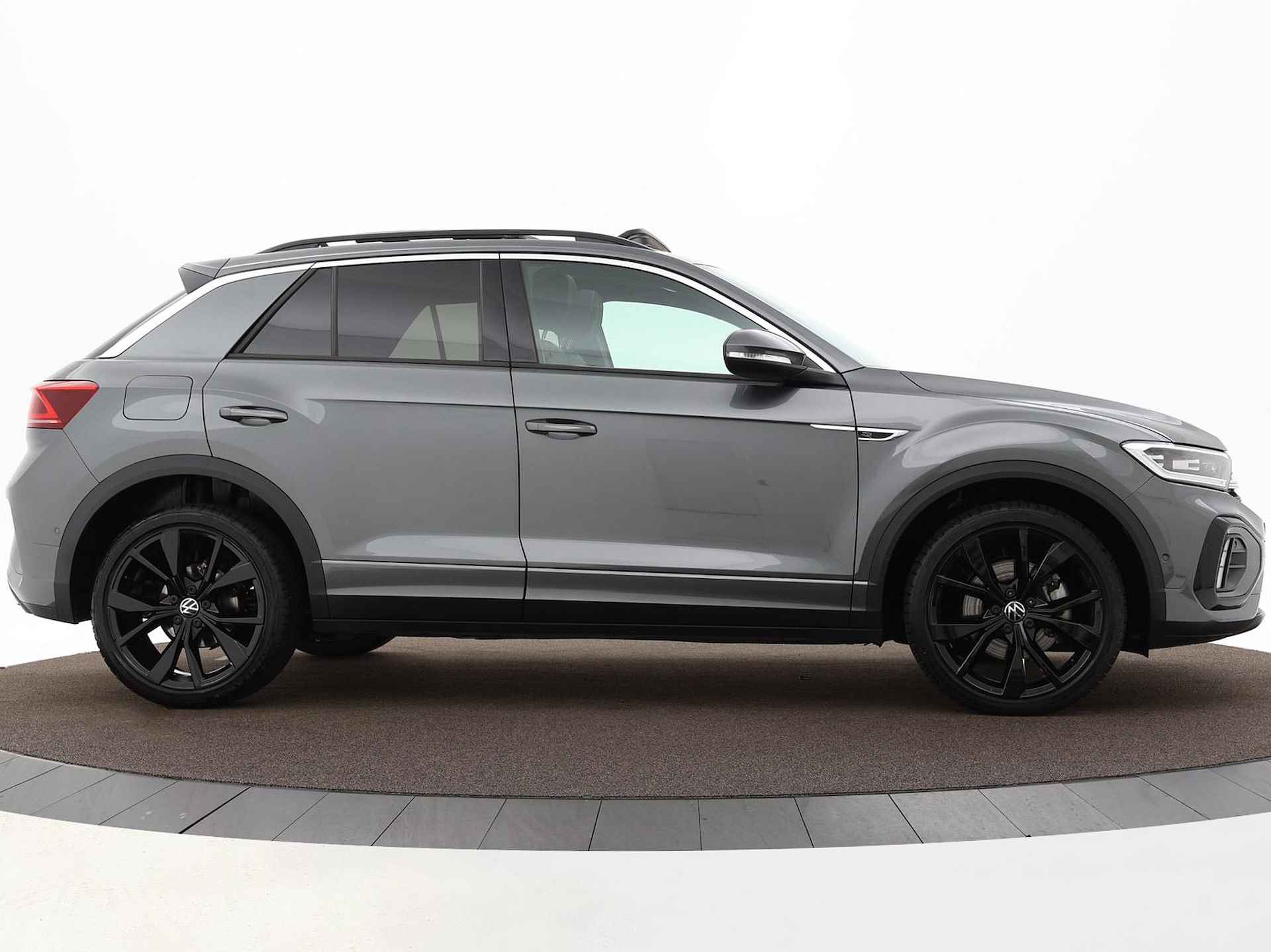 Volkswagen T-Roc 1.5 Tsi 150pk DSG R-Line · Panoramadak · Camera · Dodehoeksensor · IQ.Light · App-Connect · Keyless · 19'' Inch · - 43/55