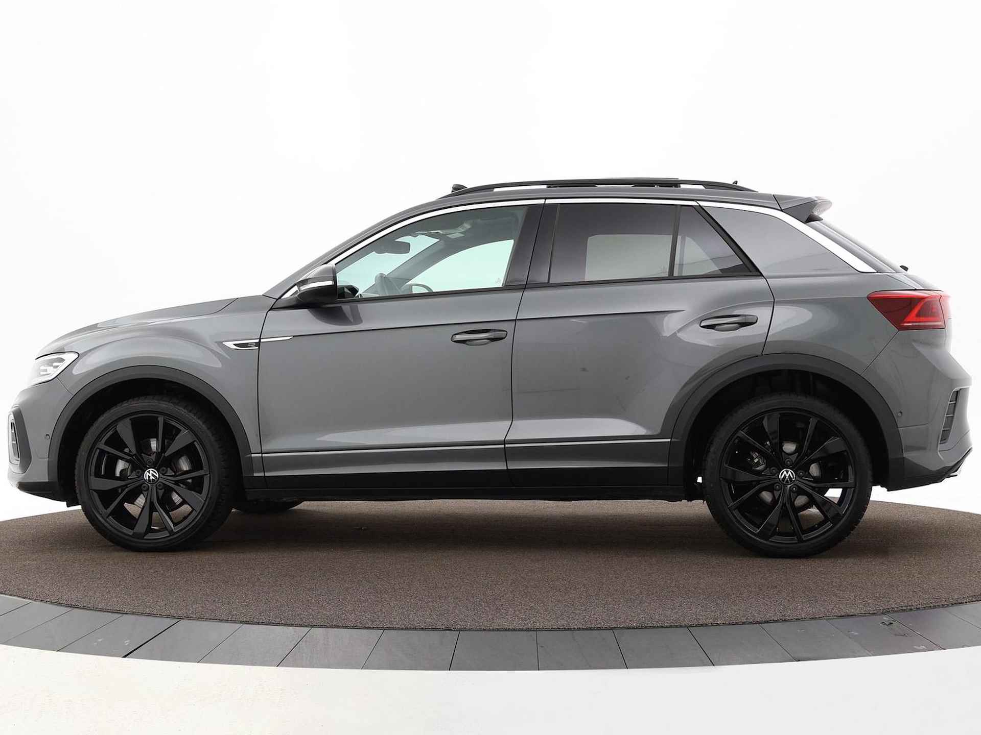 Volkswagen T-Roc 1.5 Tsi 150pk DSG R-Line · Panoramadak · Camera · Dodehoeksensor · IQ.Light · App-Connect · Keyless · 19'' Inch · - 46/55