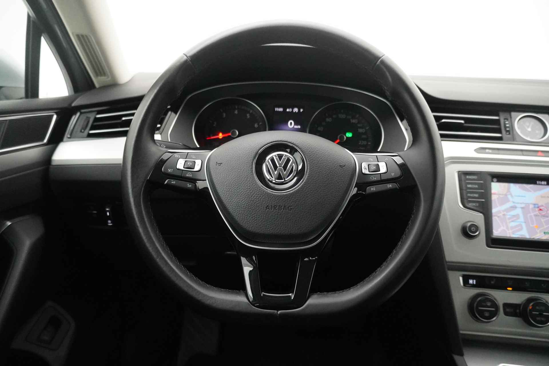 Volkswagen Passat BWJ 2017 1.8 180 PK TSI Business Edition R / AUTOMAAT TREKHAAK / STOELVERWARMING / STUURVERWARMING / ADAPTIVE CRUISE / CLIMA / NAVI / PARKEERSENSOREN / LMV / - 13/29