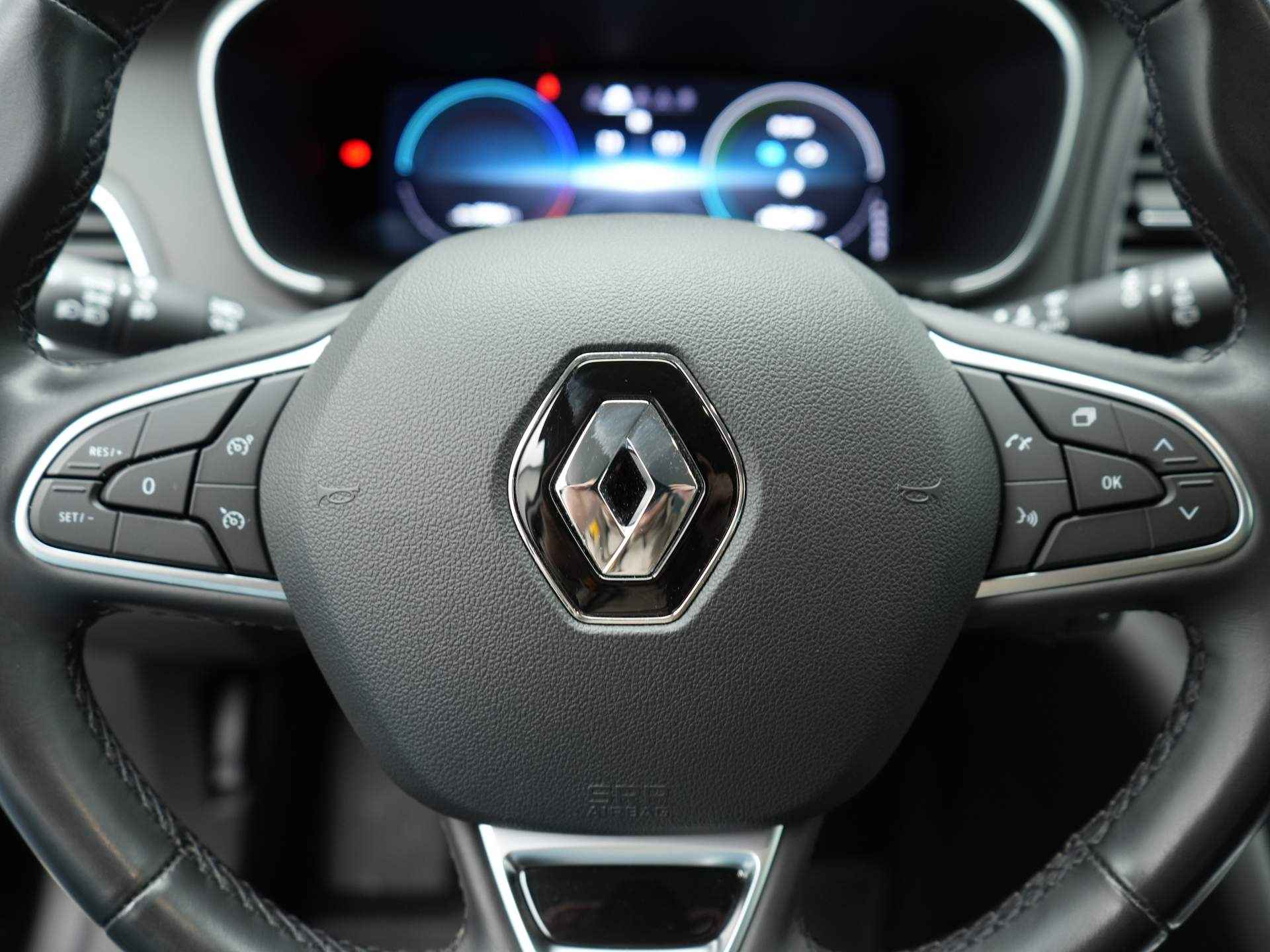 Renault Mégane Estate 1.6 E-Tech Plug-In Hybrid 160 Intens - Automaat - All seasonbanden - Bose Premium Audio - 10/29