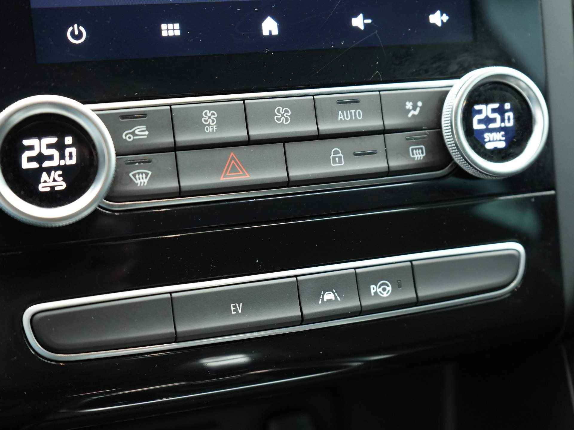 Renault Mégane Estate 1.6 E-Tech Plug-In Hybrid 160 Intens - Automaat - All seasonbanden - Bose Premium Audio - 16/29