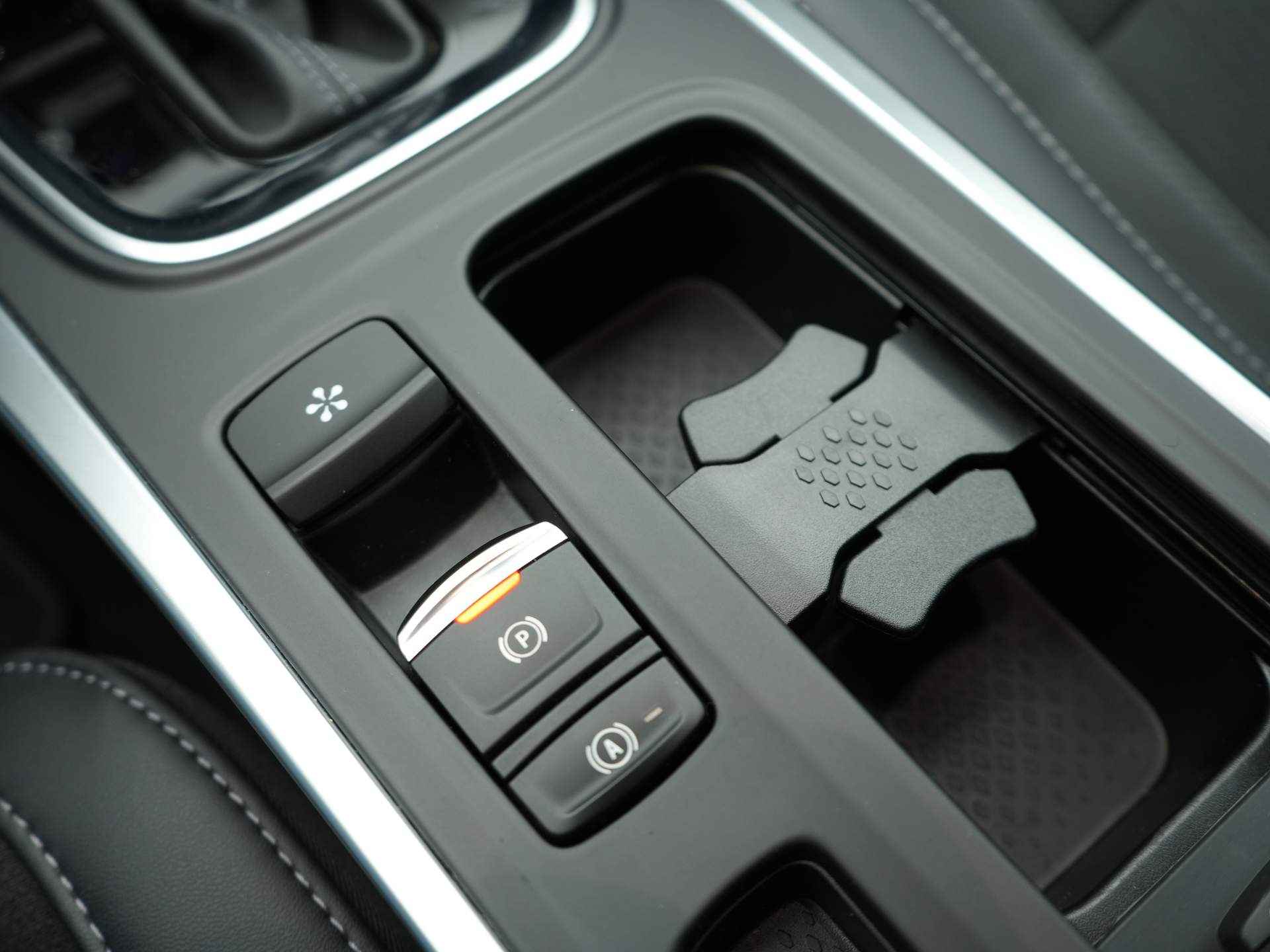 Renault Mégane Estate 1.6 E-Tech Plug-In Hybrid 160 Intens - Automaat - All seasonbanden - Bose Premium Audio - 19/29
