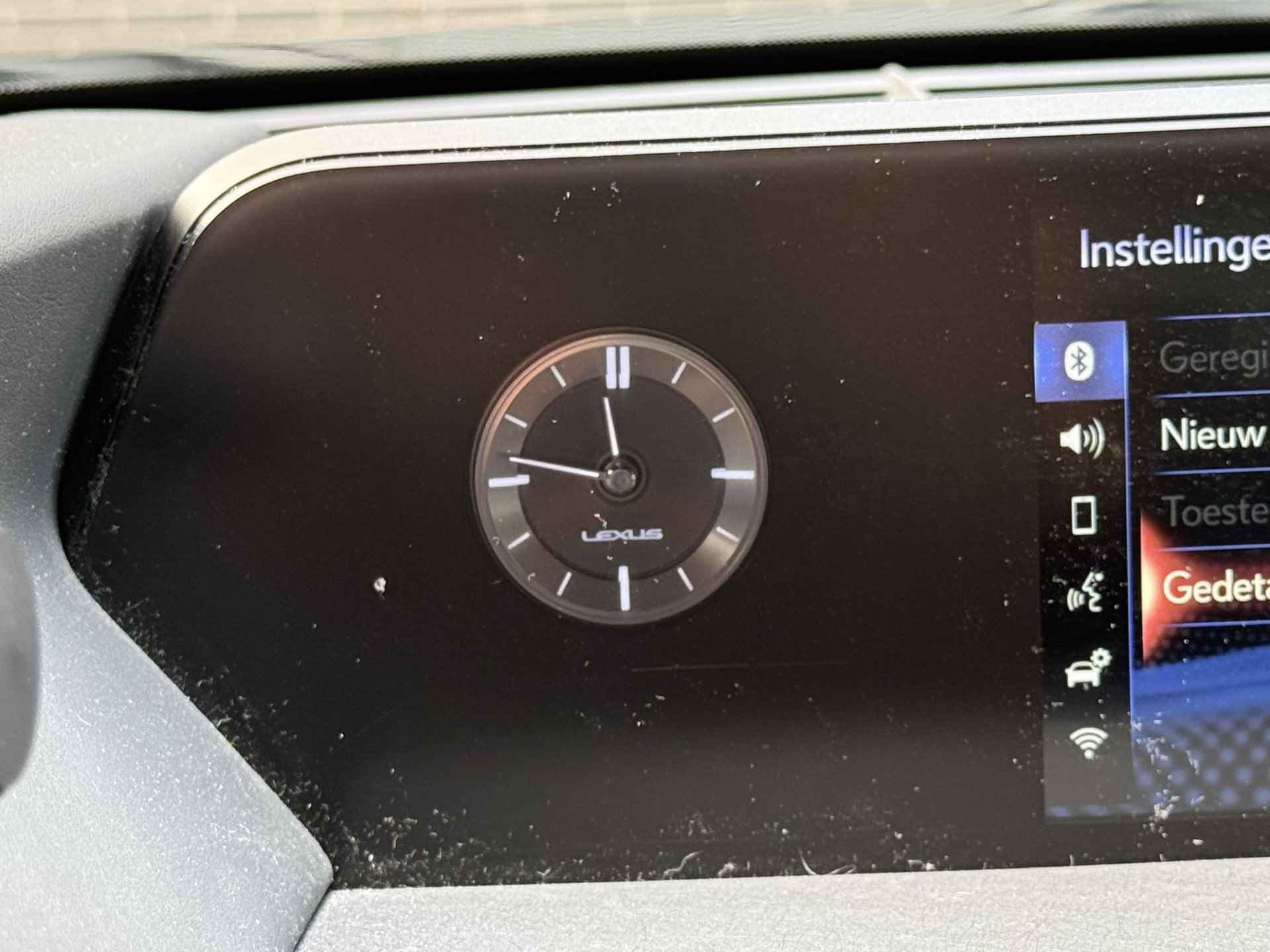 Lexus UX 300e Business 54 kWh / Automaat / Cruise Control Adaptief / Apple&Android Carplay / Camera / Bluetooth / DAB / Climate Control / NAP - 31/48