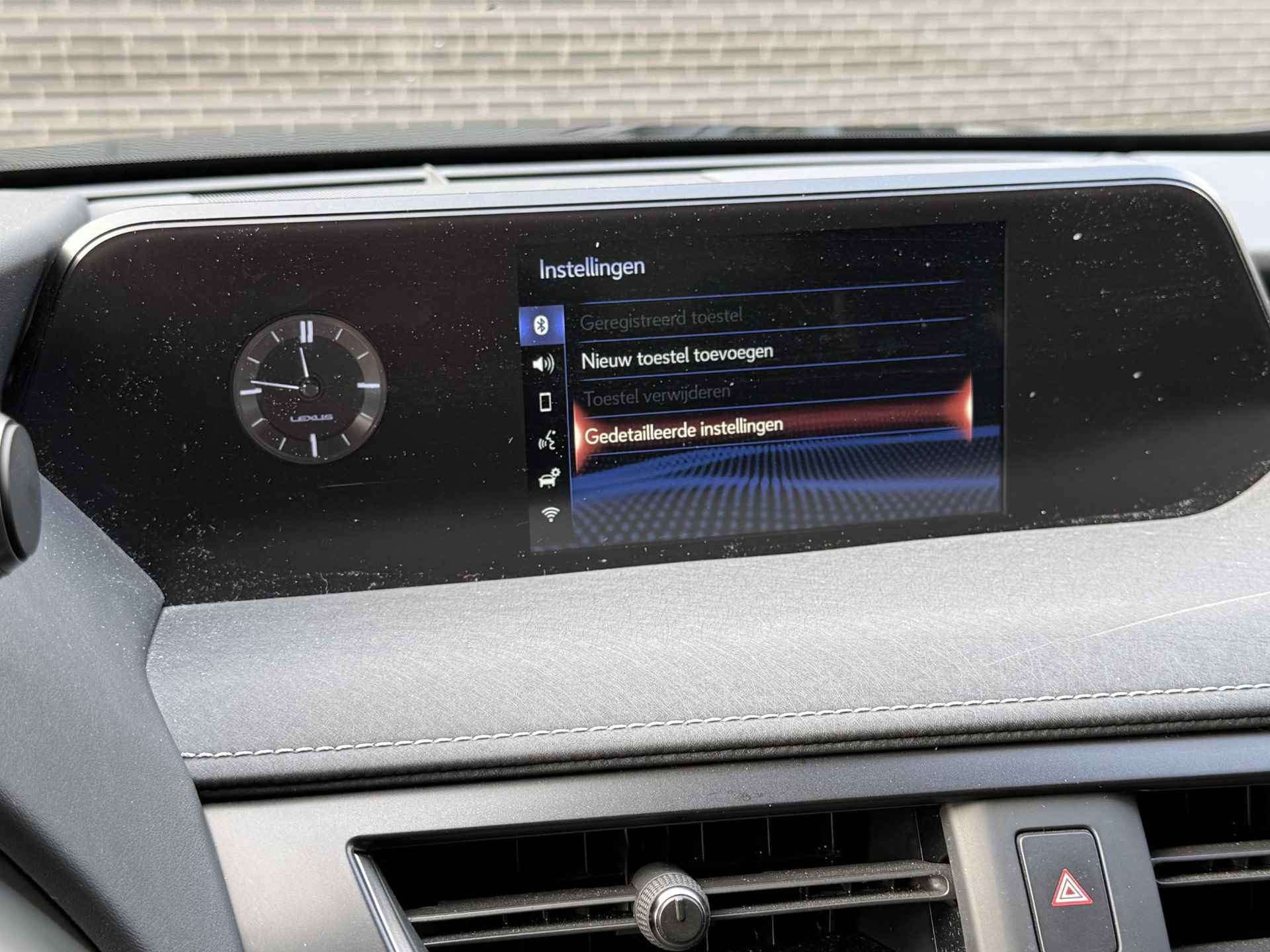 Lexus UX 300e Business 54 kWh / Automaat / Cruise Control Adaptief / Apple&Android Carplay / Camera / Bluetooth / DAB / Climate Control / NAP - 32/48