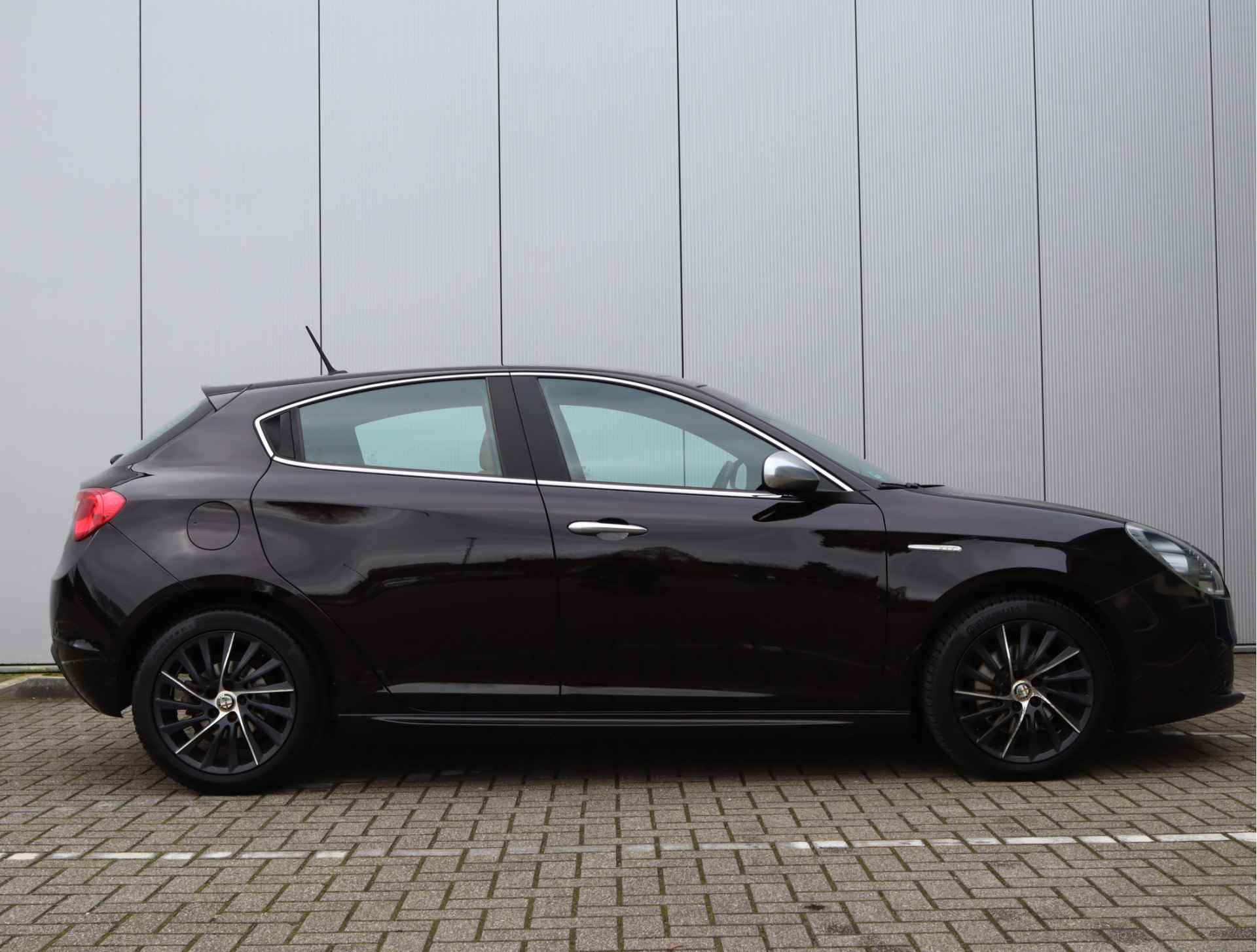 Alfa Romeo Giulietta 1.4 T Distinctive | Leder | Org. NL | Navigatie | 170PK - 17/68