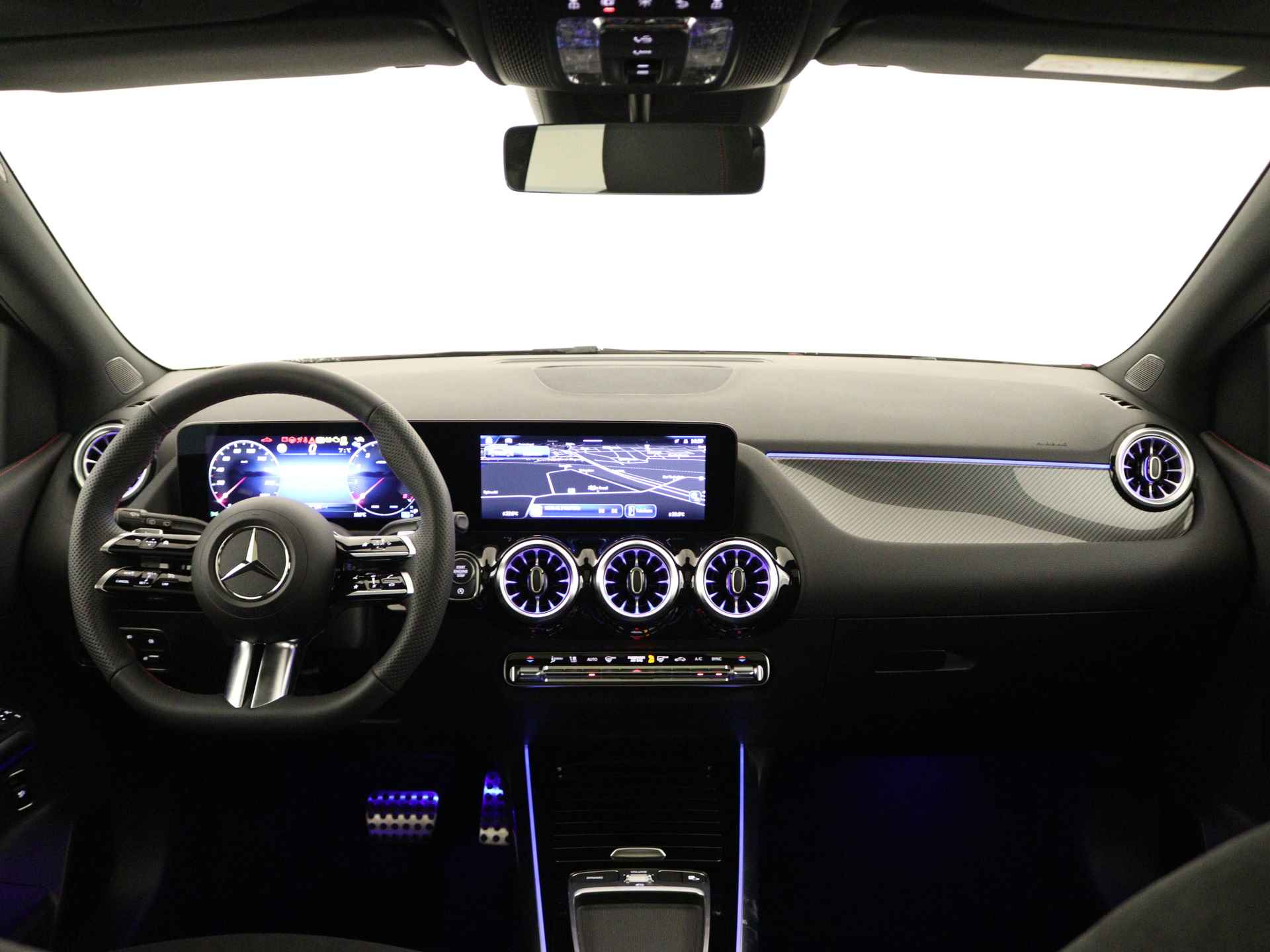 Mercedes-Benz B-Klasse 180 AMG Line | Premium pakket | Panorama-schuifdak | Bagageruimtepakket | (19 inch) multispaaks lichtmetalen AMG-velgen | Dodehoekassistent | Keyless-Go comfortpakket | Stoelverwarming vooraan | - 5/38