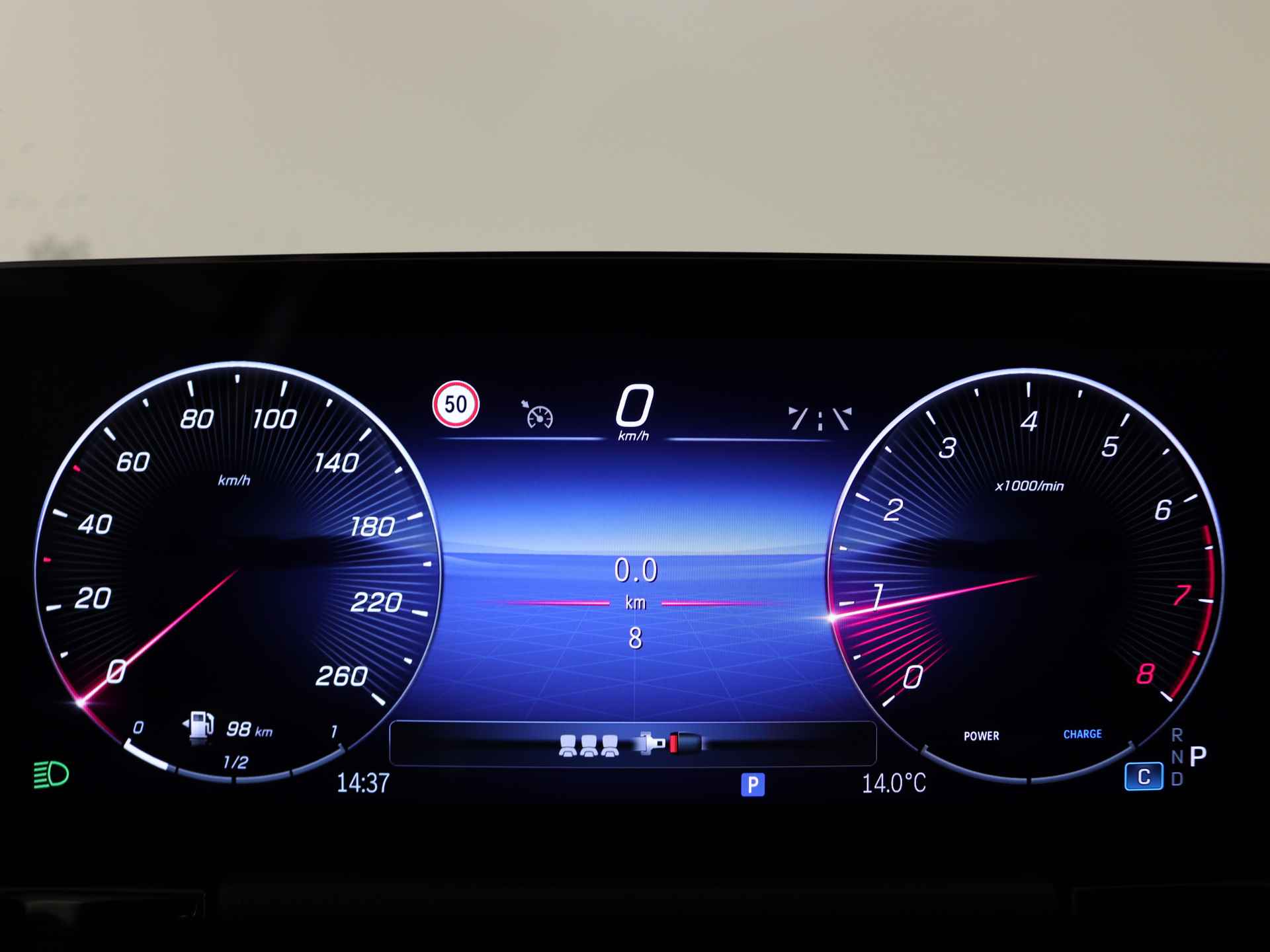 Mercedes-Benz B-Klasse 180 AMG Line | Premium pakket | Panorama-schuifdak | Bagageruimtepakket | (19 inch) multispaaks lichtmetalen AMG-velgen | Dodehoekassistent | Keyless-Go comfortpakket | Stoelverwarming vooraan | - 6/38