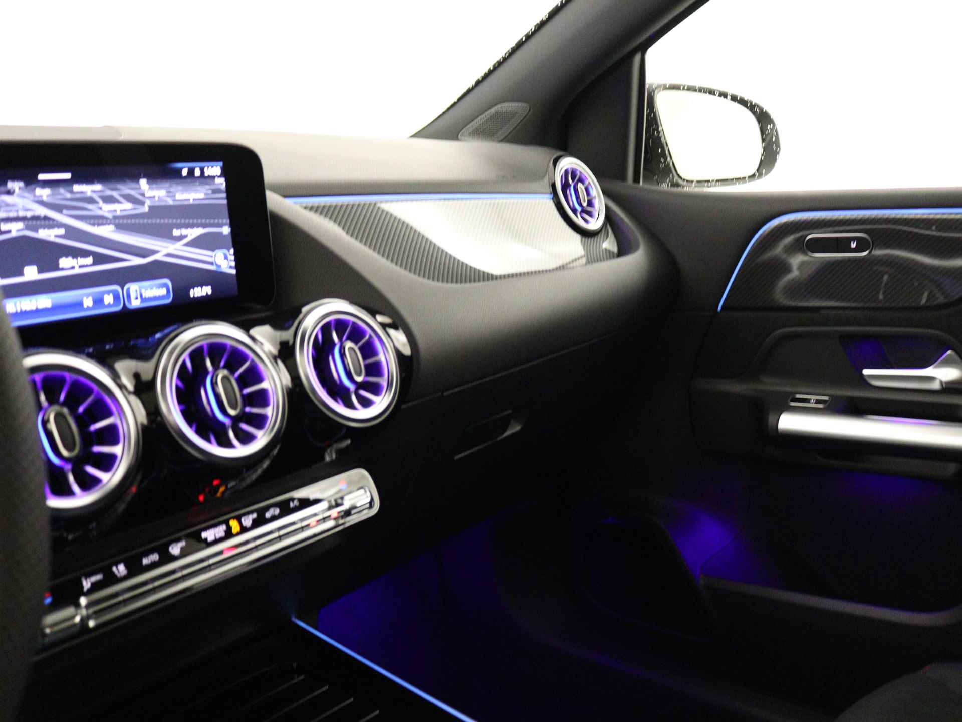 Mercedes-Benz B-Klasse 180 AMG Line | Premium pakket | Panorama-schuifdak | Bagageruimtepakket | (19 inch) multispaaks lichtmetalen AMG-velgen | Dodehoekassistent | Keyless-Go comfortpakket | Stoelverwarming vooraan | - 7/38