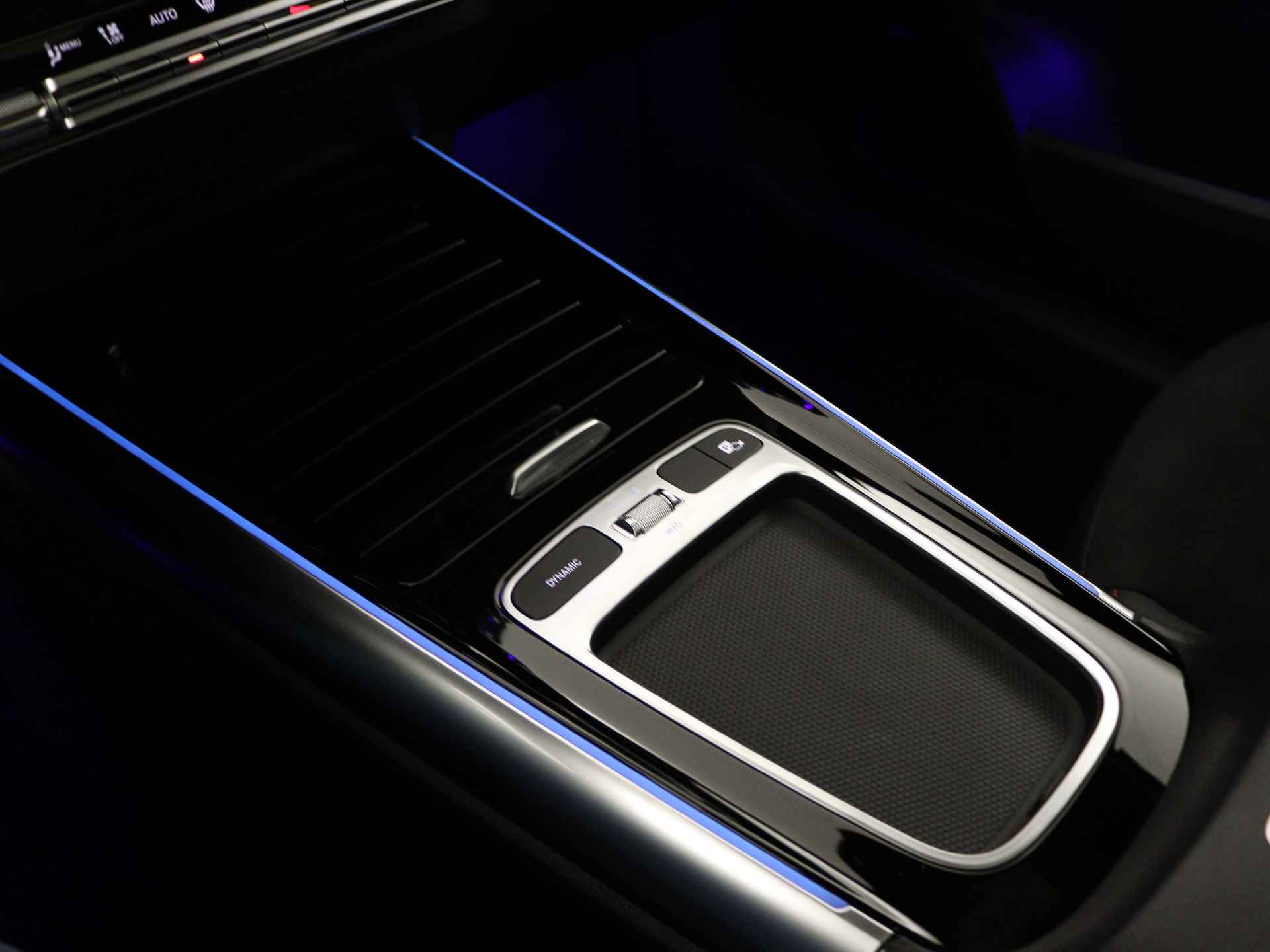 Mercedes-Benz B-Klasse 180 AMG Line | Premium pakket | Panorama-schuifdak | Bagageruimtepakket | (19 inch) multispaaks lichtmetalen AMG-velgen | Dodehoekassistent | Keyless-Go comfortpakket | Stoelverwarming vooraan | - 10/38