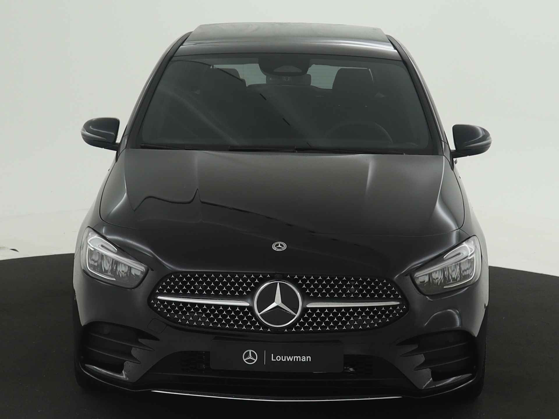 Mercedes-Benz B-Klasse 180 AMG Line | Premium pakket | Panorama-schuifdak | Bagageruimtepakket | (19 inch) multispaaks lichtmetalen AMG-velgen | Dodehoekassistent | Keyless-Go comfortpakket | Stoelverwarming vooraan | - 22/38