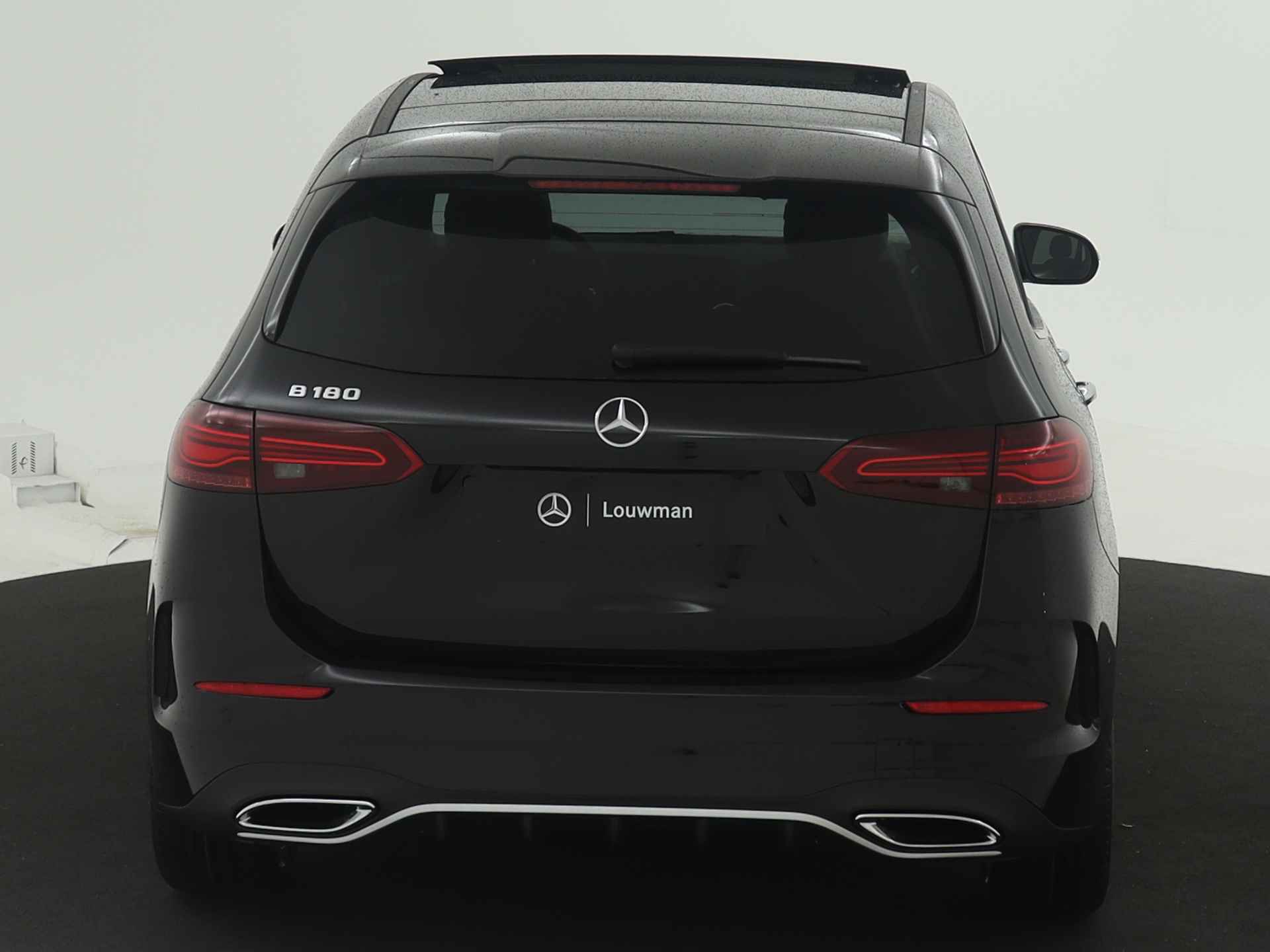 Mercedes-Benz B-Klasse 180 AMG Line | Premium pakket | Panorama-schuifdak | Bagageruimtepakket | (19 inch) multispaaks lichtmetalen AMG-velgen | Dodehoekassistent | Keyless-Go comfortpakket | Stoelverwarming vooraan | - 24/38