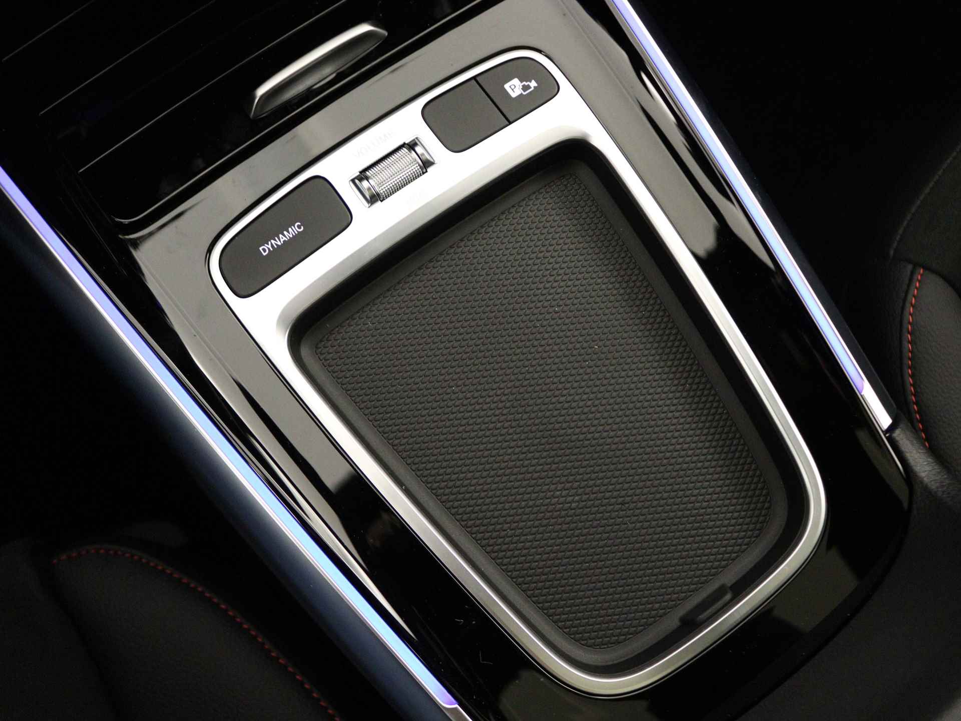 Mercedes-Benz B-Klasse 180 AMG Line | Premium pakket | Panorama-schuifdak | Bagageruimtepakket | (19 inch) multispaaks lichtmetalen AMG-velgen | Dodehoekassistent | Keyless-Go comfortpakket | Stoelverwarming vooraan | - 29/38