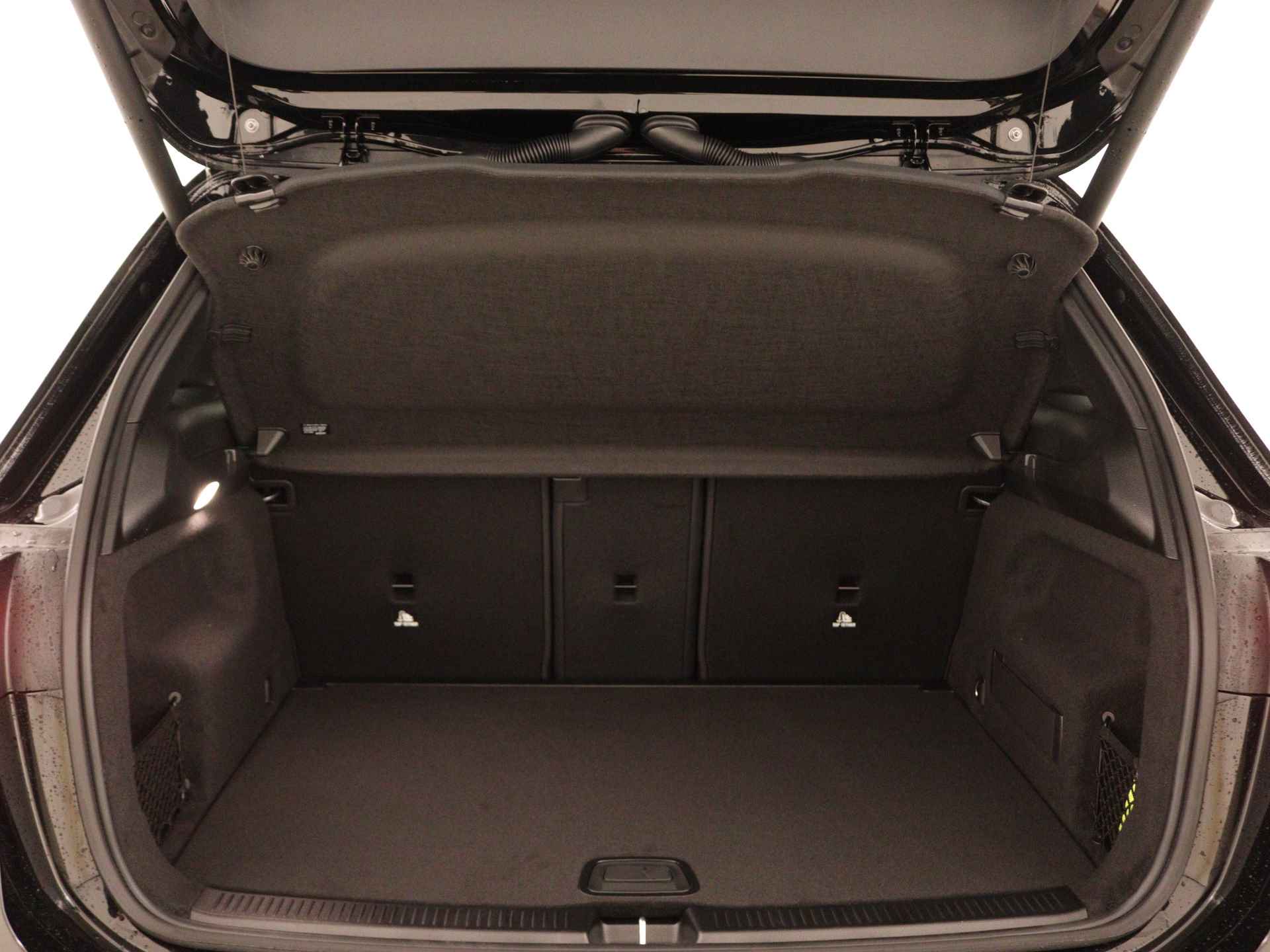 Mercedes-Benz B-Klasse 180 AMG Line | Premium pakket | Panorama-schuifdak | Bagageruimtepakket | (19 inch) multispaaks lichtmetalen AMG-velgen | Dodehoekassistent | Keyless-Go comfortpakket | Stoelverwarming vooraan | - 31/38