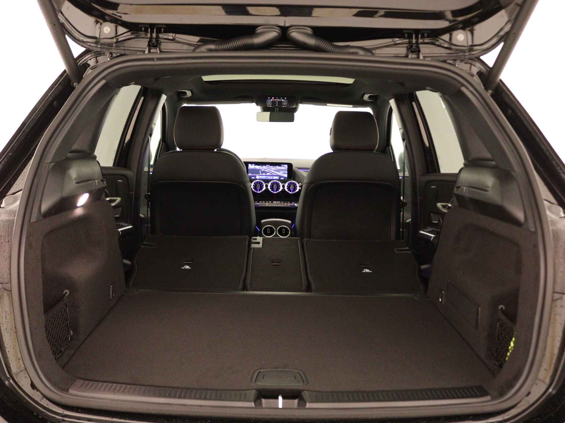 Mercedes-Benz B-Klasse 180 AMG Line | Premium pakket | Panorama-schuifdak | Bagageruimtepakket | (19 inch) multispaaks lichtmetalen AMG-velgen | Dodehoekassistent | Keyless-Go comfortpakket | Stoelverwarming vooraan | - 33/38
