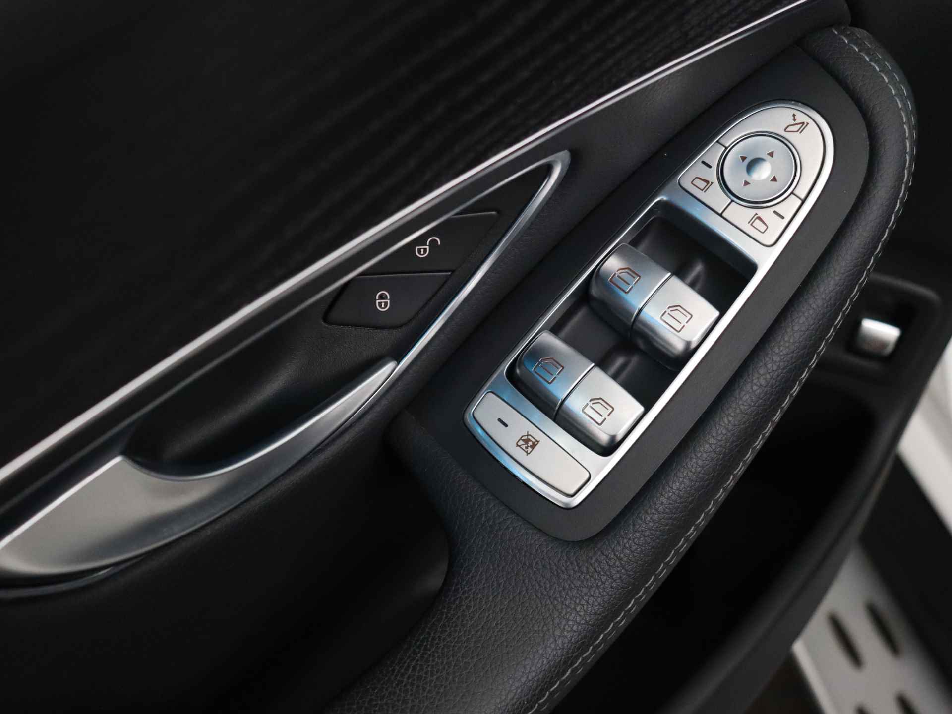 Mercedes-Benz GLC Coupé 250 4MATIC Edition 1 AMG | Schuifdak | Trekhaak | Cruise Control | Stoelverwarming | - 28/43