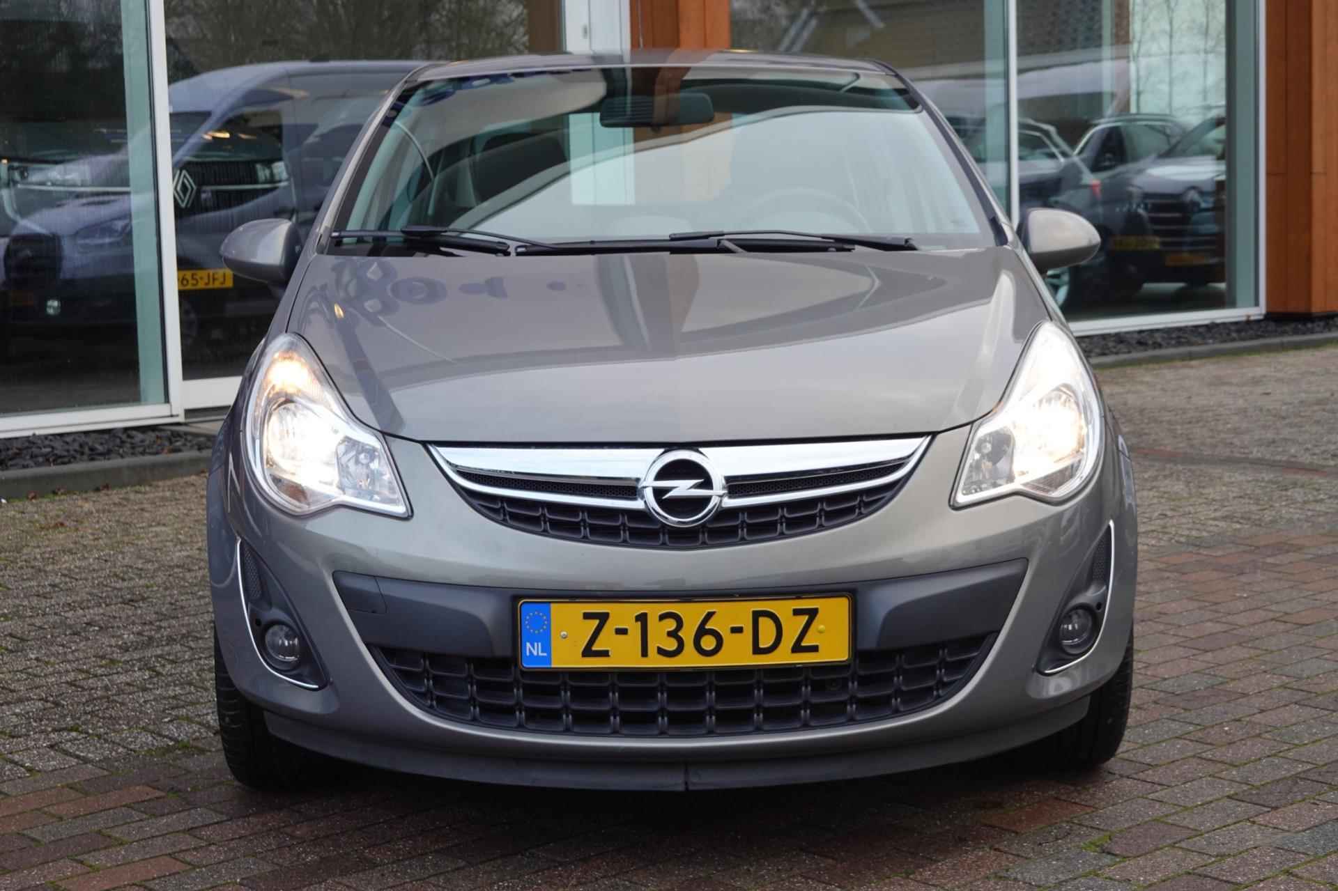 Opel Corsa 1.4-16V Cosmo - 2/34