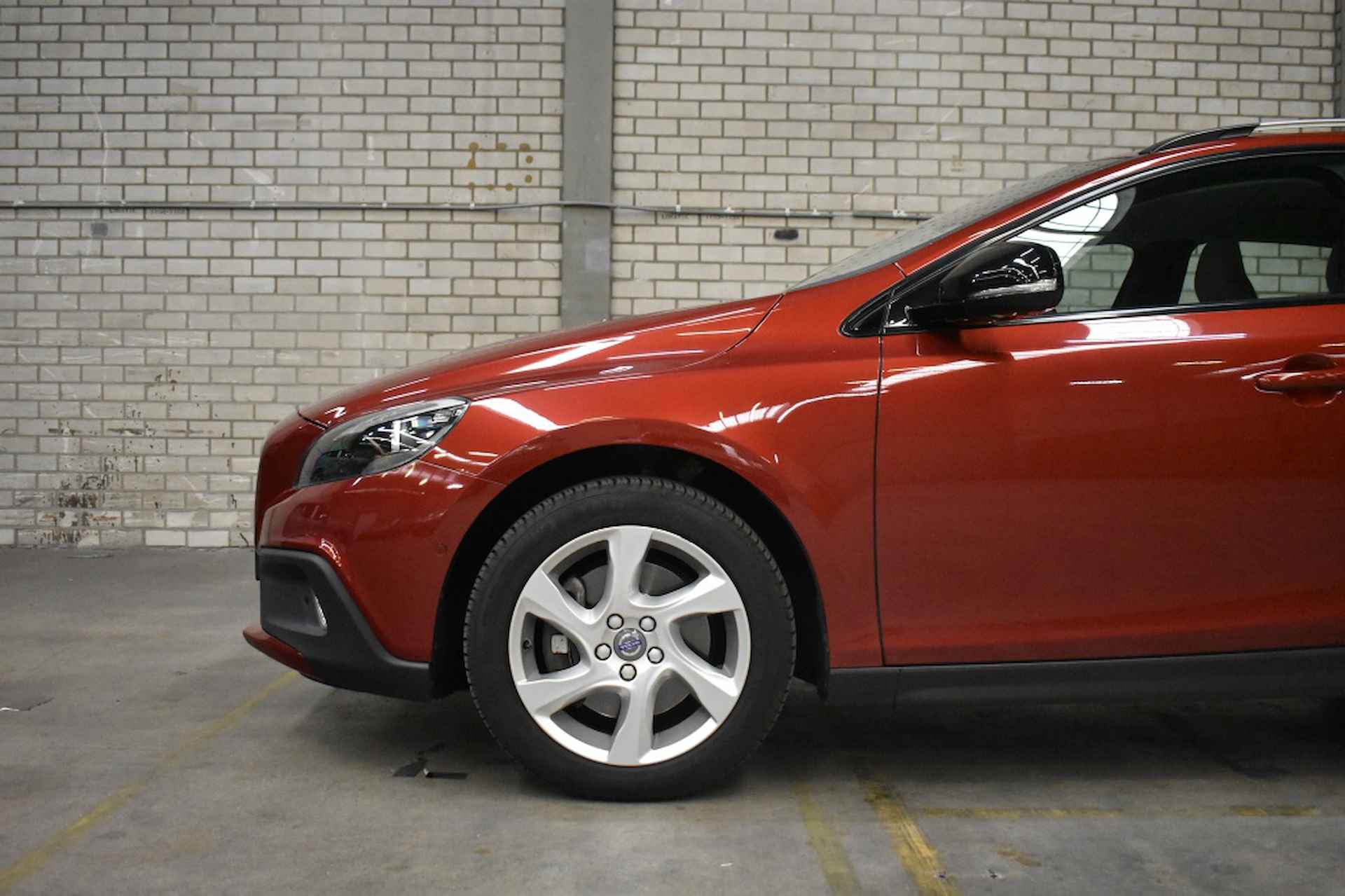 Volvo V40 Cross Country T3 152pk Aut. Momentum Business Pack - 3/27