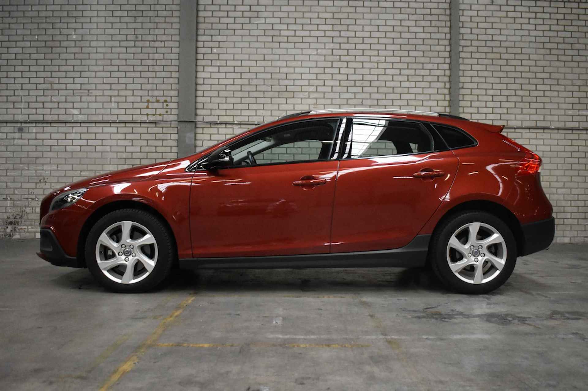 Volvo V40 Cross Country T3 152pk Aut. Momentum Business Pack - 4/27