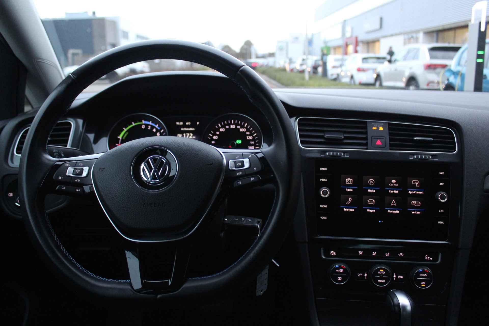 Volkswagen e-Golf E-DITION / NAVI / APP.Connect / CAMERA / WARMTEPOMP - 6/29