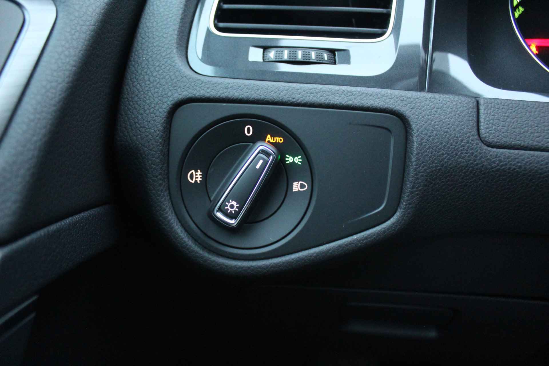 Volkswagen e-Golf E-DITION / NAVI / APP.Connect / CAMERA / WARMTEPOMP - 18/29