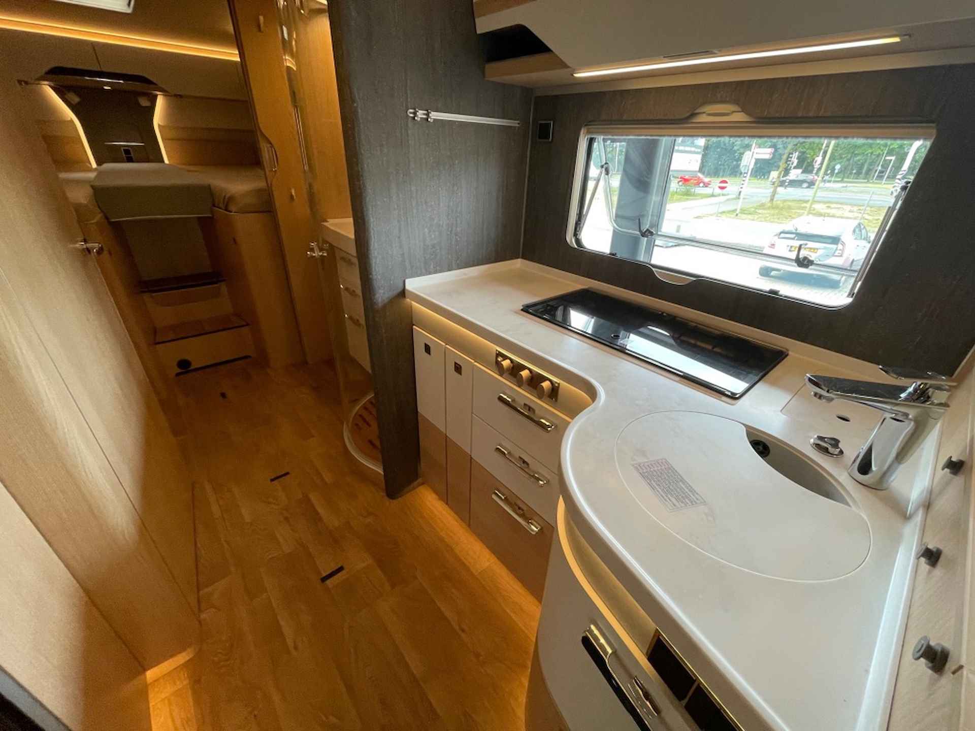 Hymer B880ML Automaat, incl. levelsysteem zo goed als nieuw! - 11/27